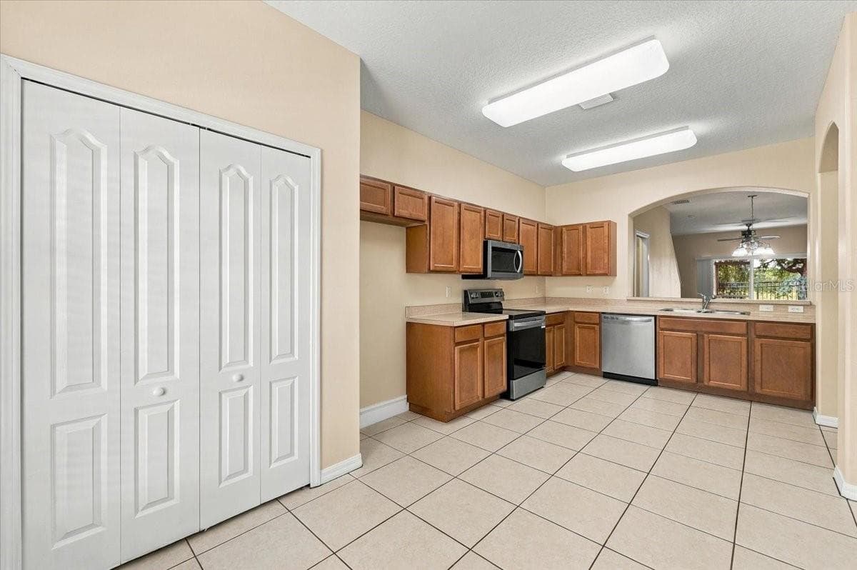 Townhouse at 4189 WINDING VINE DR, LAKELAND, photo 14 of 40