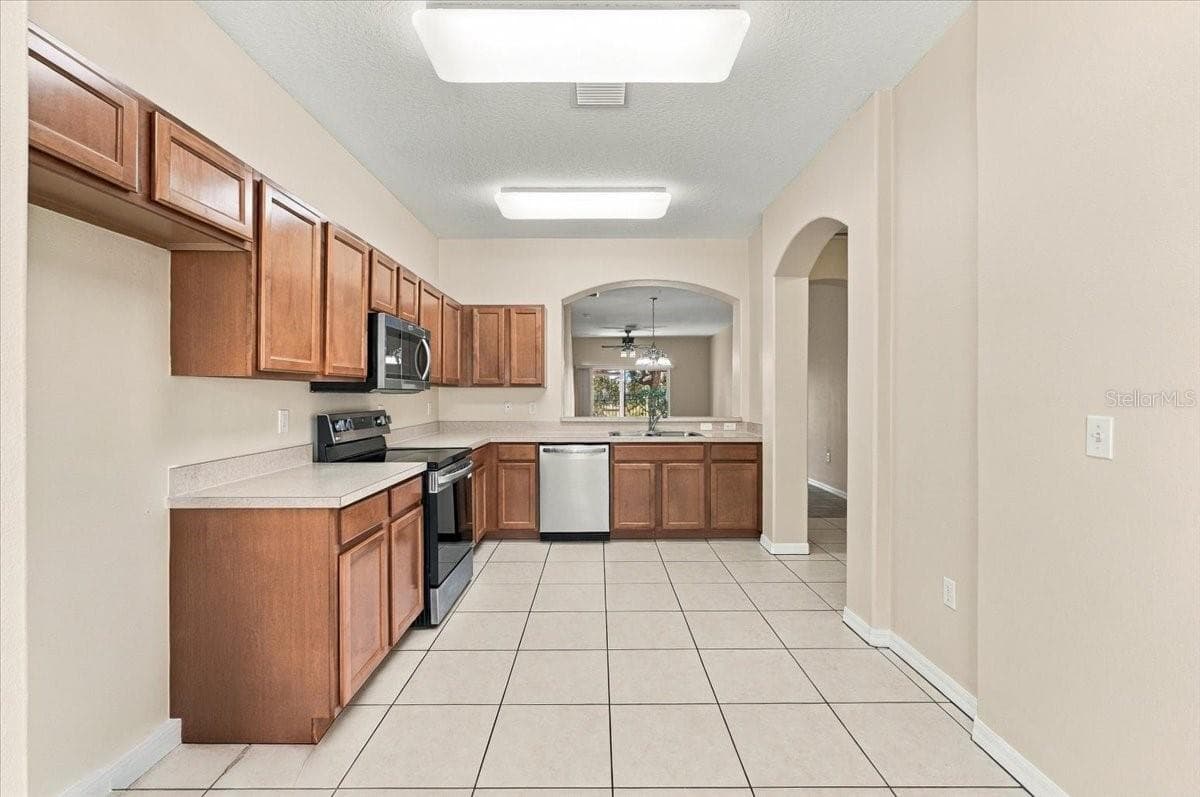 Townhouse at 4189 WINDING VINE DR, LAKELAND, photo 15 of 40