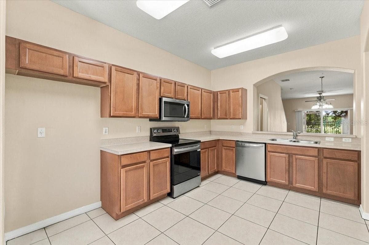 Townhouse at 4189 WINDING VINE DR, LAKELAND, photo 16 of 40