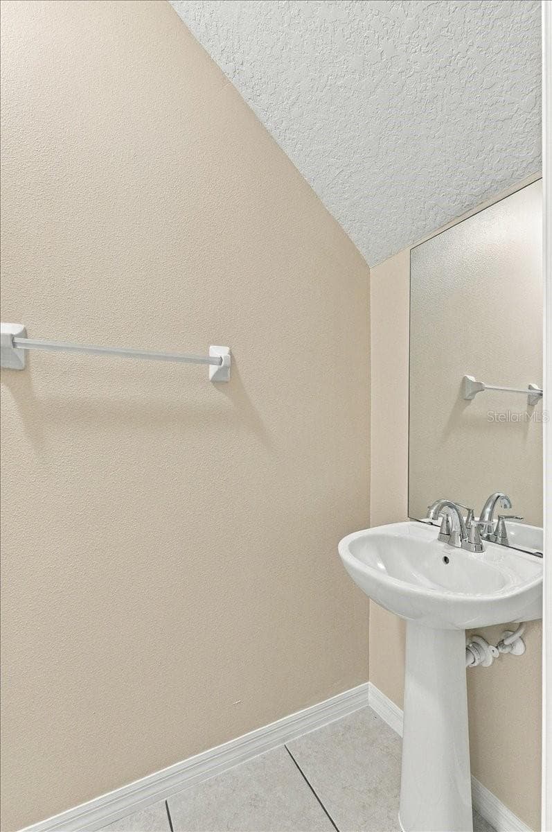 Townhouse at 4189 WINDING VINE DR, LAKELAND, photo 28 of 40