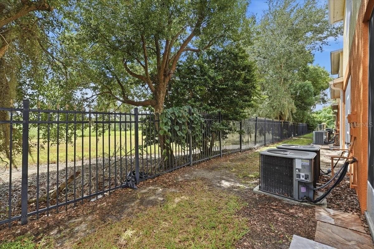 Townhouse at 4189 WINDING VINE DR, LAKELAND, photo 35 of 40