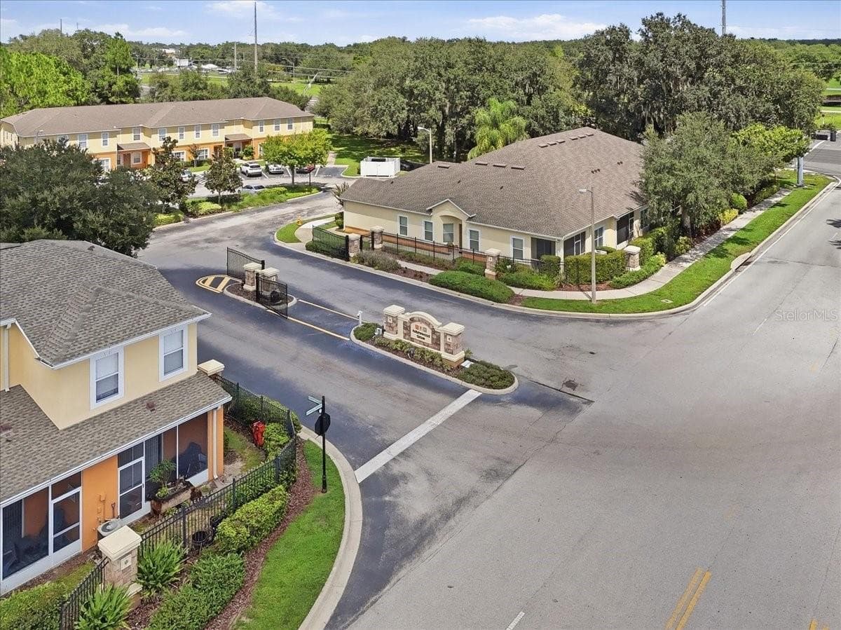 Townhouse at 4189 WINDING VINE DR, LAKELAND, photo 37 of 40