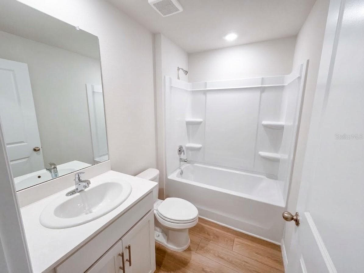 HALL BATHROOM - 11904 MOUNTAIN ISLAND TRL, PARRISH