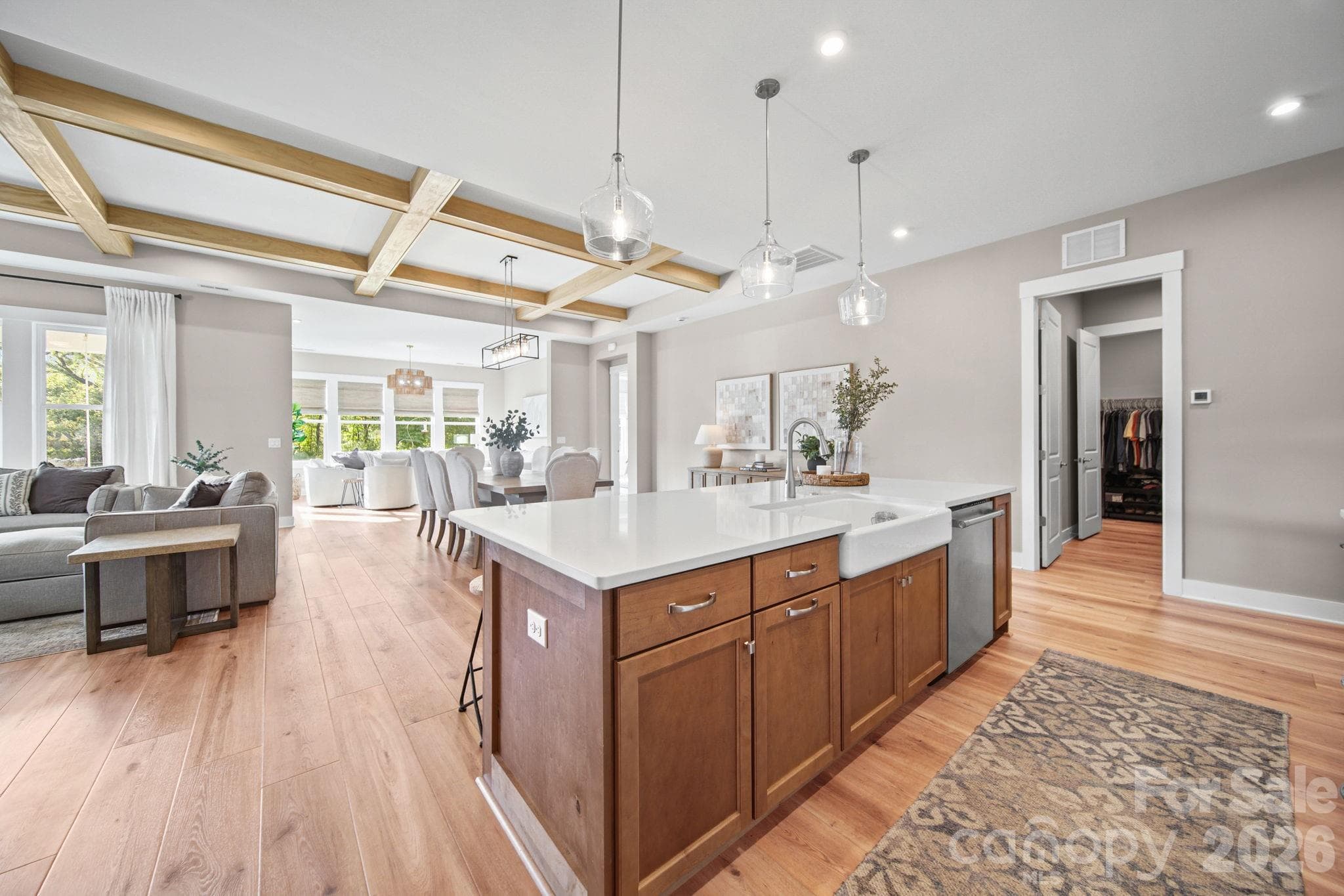 Quartz countertops with farmhouse sink - 4007 Brush Creek, Monroe