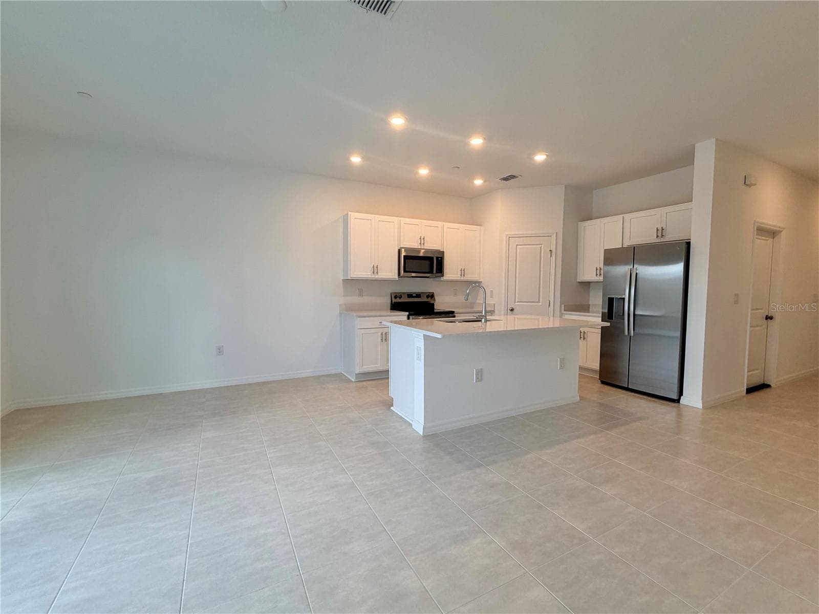 Townhouse at 2627 BALMERINO WAY, MOUNT DORA, photo 3 of 33
