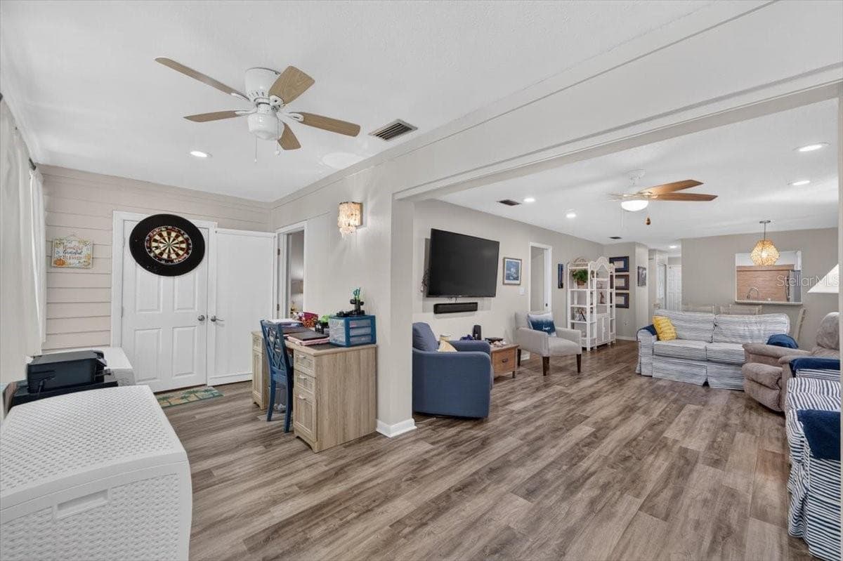 Condominium at 1601 43RD ST N #233, ST PETERSBURG, photo 23 of 39