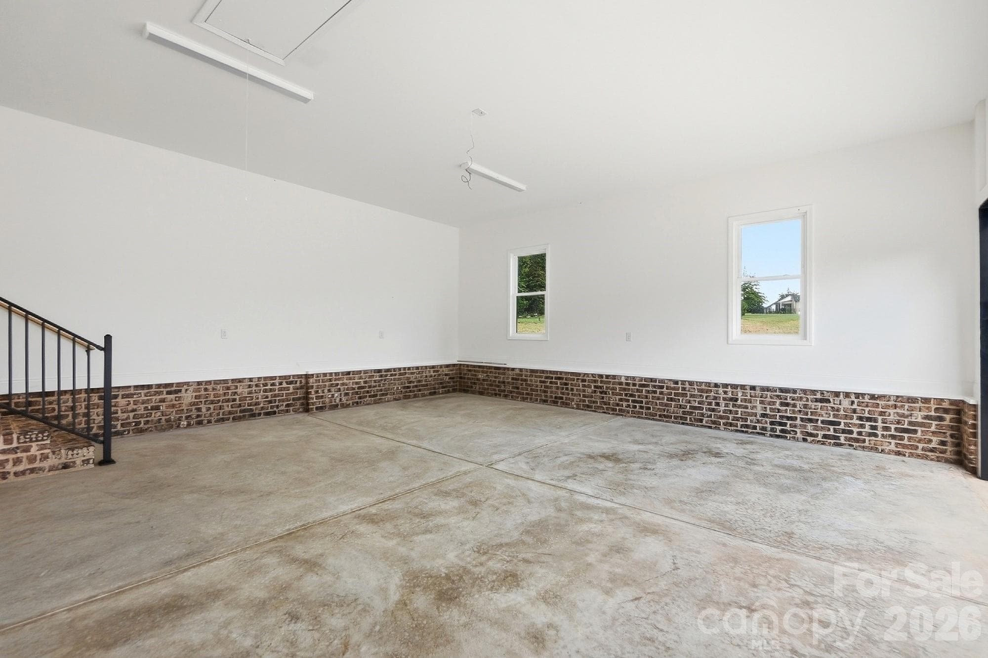 Oversized garage - 6097 Tinsley Court, Sherrills Ford