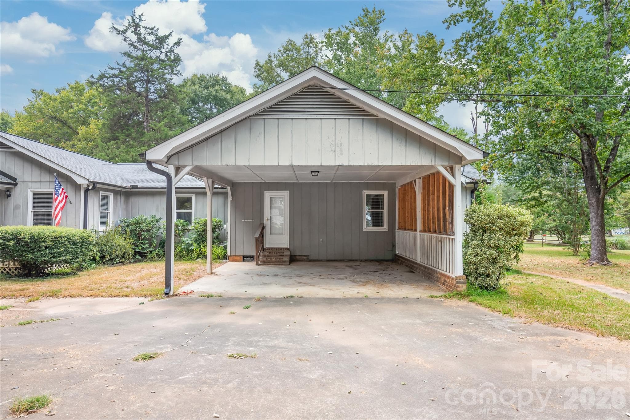 Single Family Residence at 1011 Robin Lane, Rock Hill, photo 3 of 41