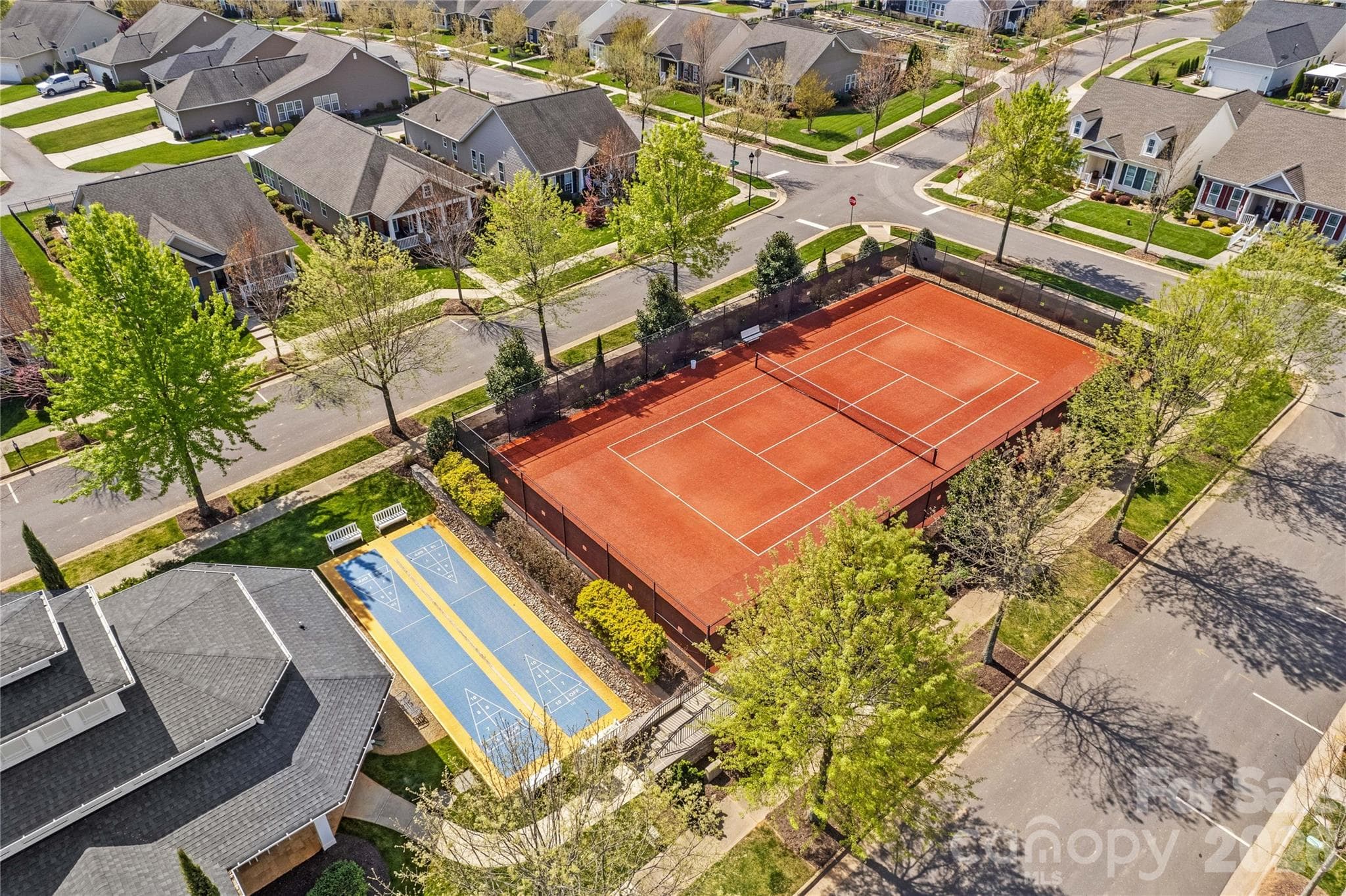 Short walk to tennis court, shuffleboard courts, and covered pavillion. - 18114 Ebenezer Drive, Cornelius