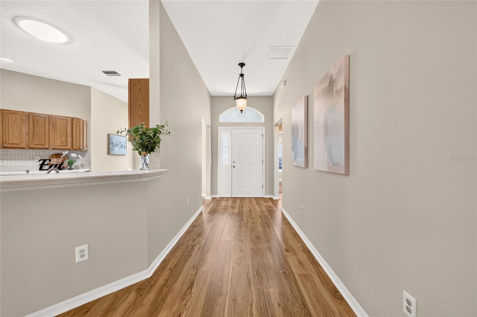 Foyer looking to the main living area - 17101 SE 94TH BERRIEN CT, THE VILLAGES