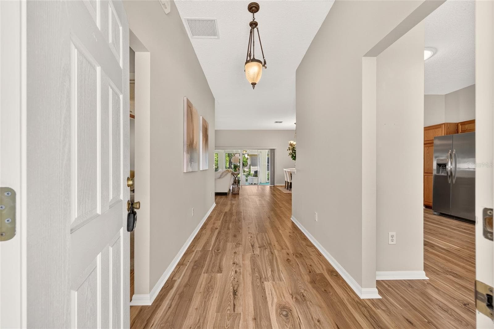 Entry to the kitchen and nook on the right - 17101 SE 94TH BERRIEN CT, THE VILLAGES