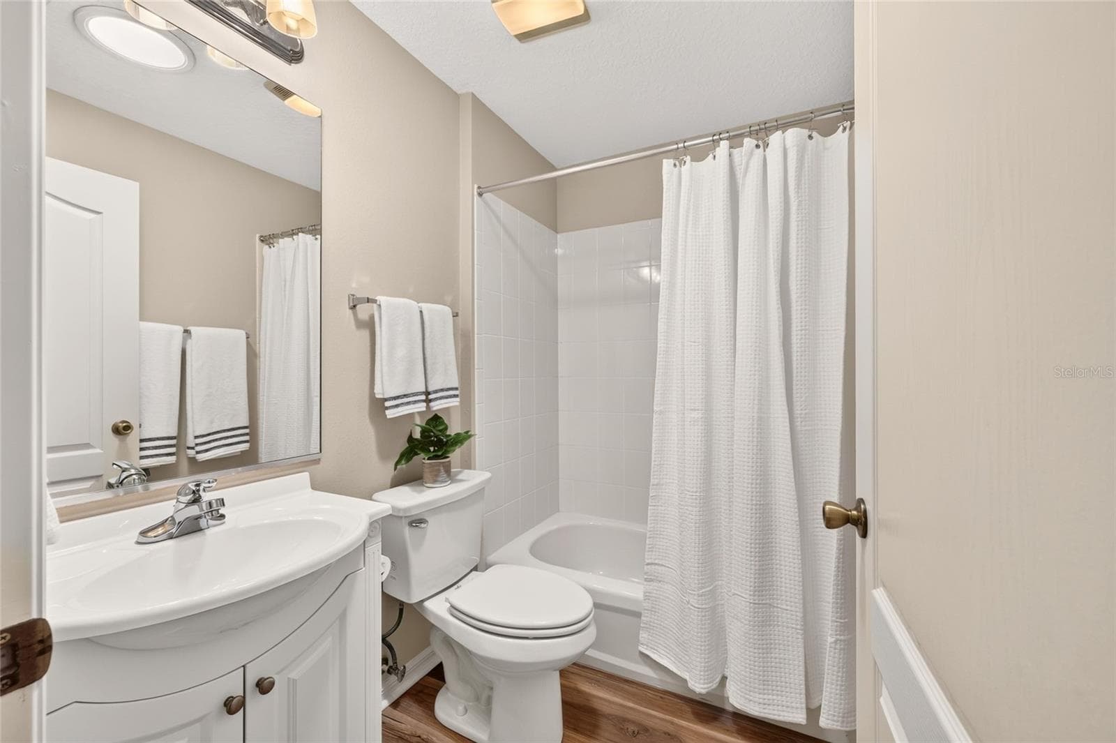 2nd full bath - 17101 SE 94TH BERRIEN CT, THE VILLAGES