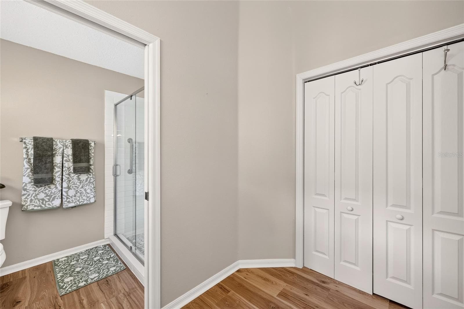 Large Linen Closet in the primary bath - 17101 SE 94TH BERRIEN CT, THE VILLAGES