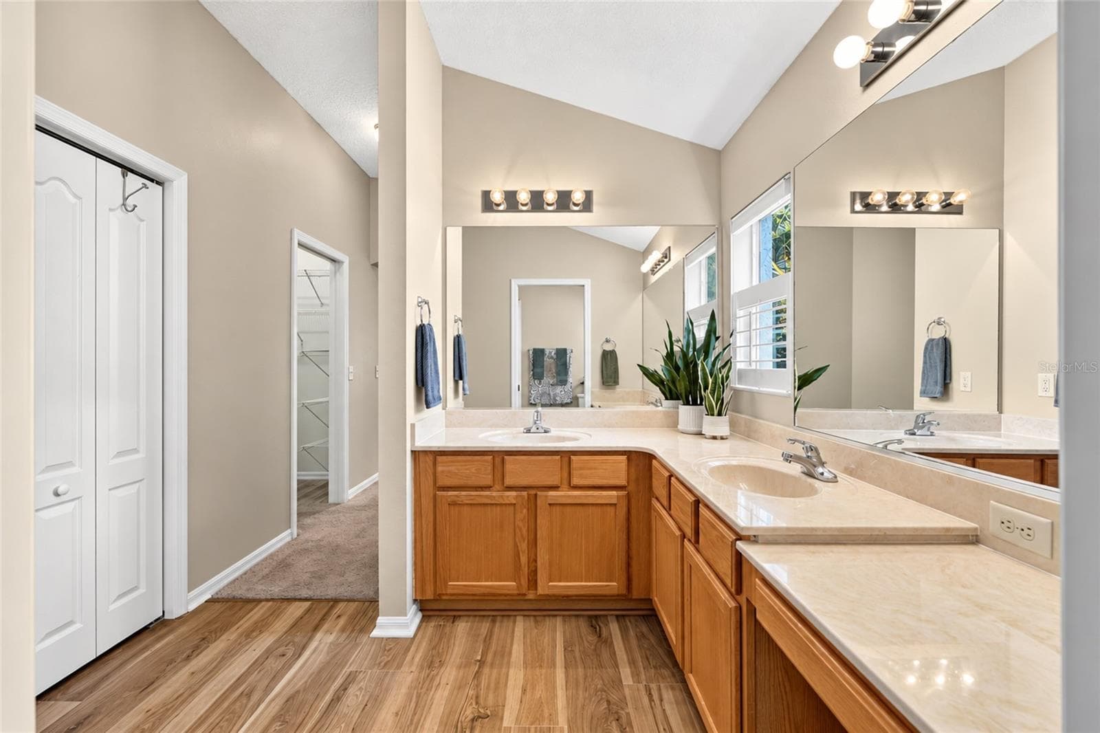 Dual Vanity - 17101 SE 94TH BERRIEN CT, THE VILLAGES