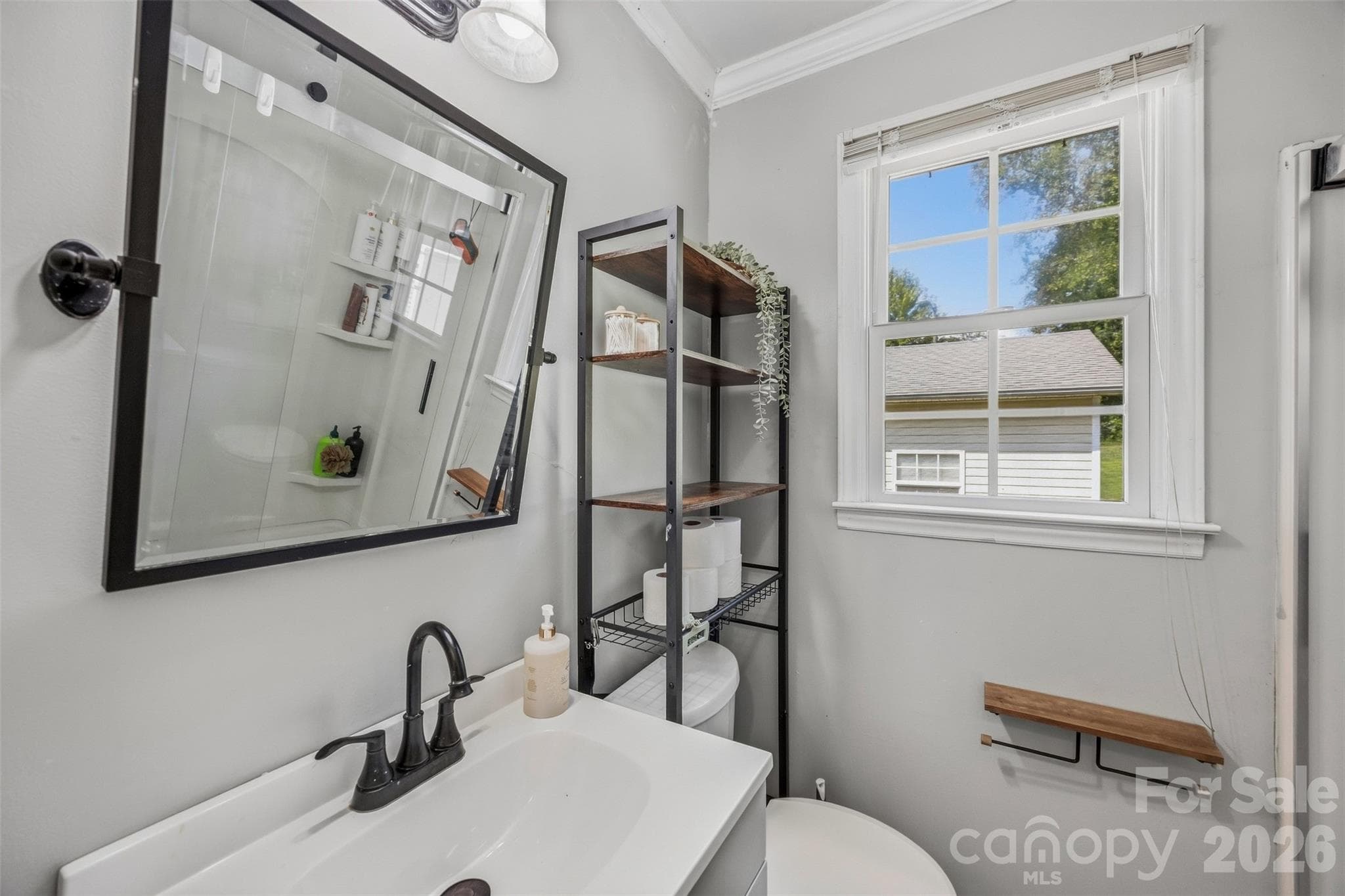 Full Bathroom w/walk in shower - 222 Wiley Avenue, York