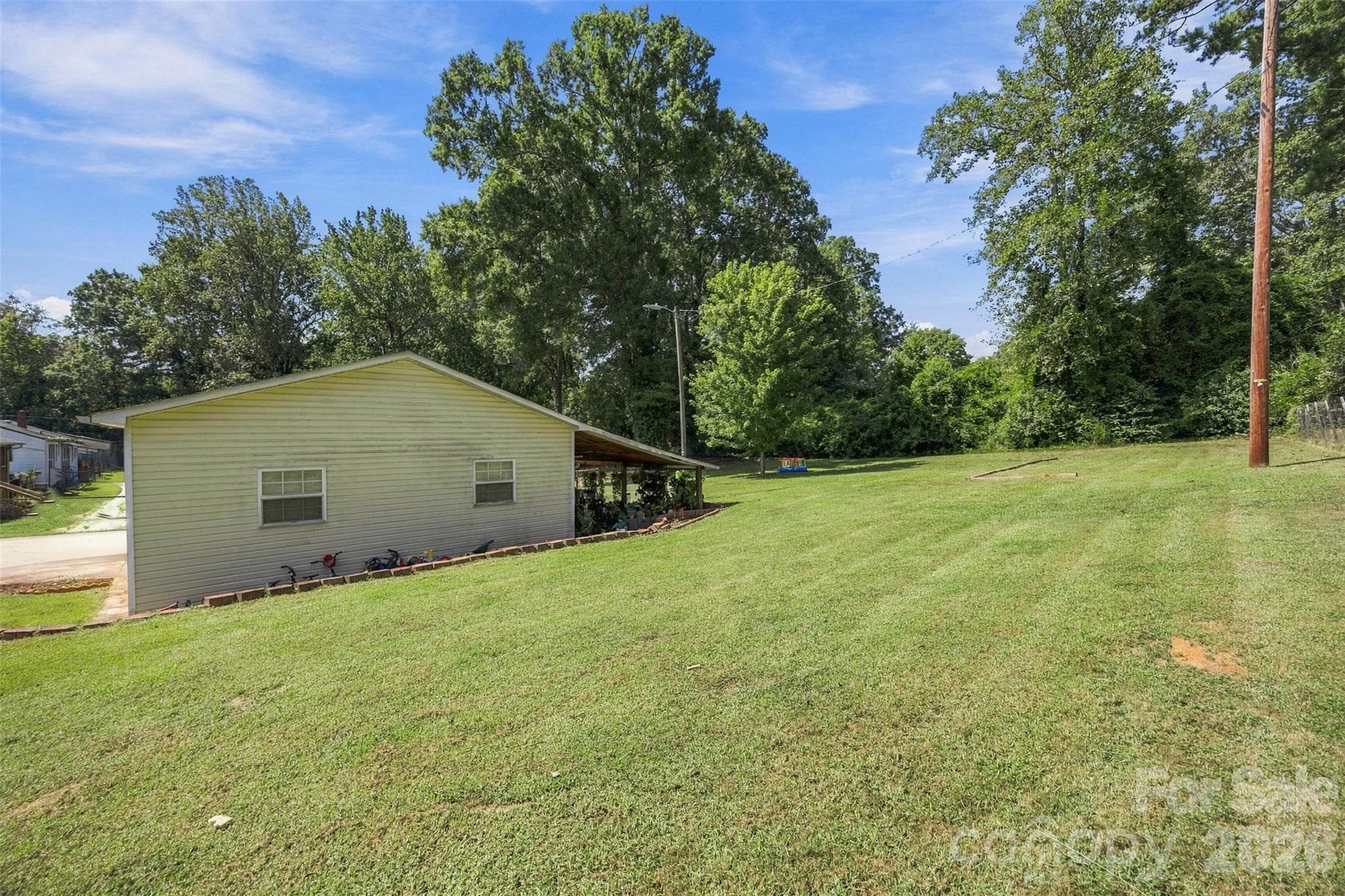 Plenty of Yard Space - 222 Wiley Avenue, York