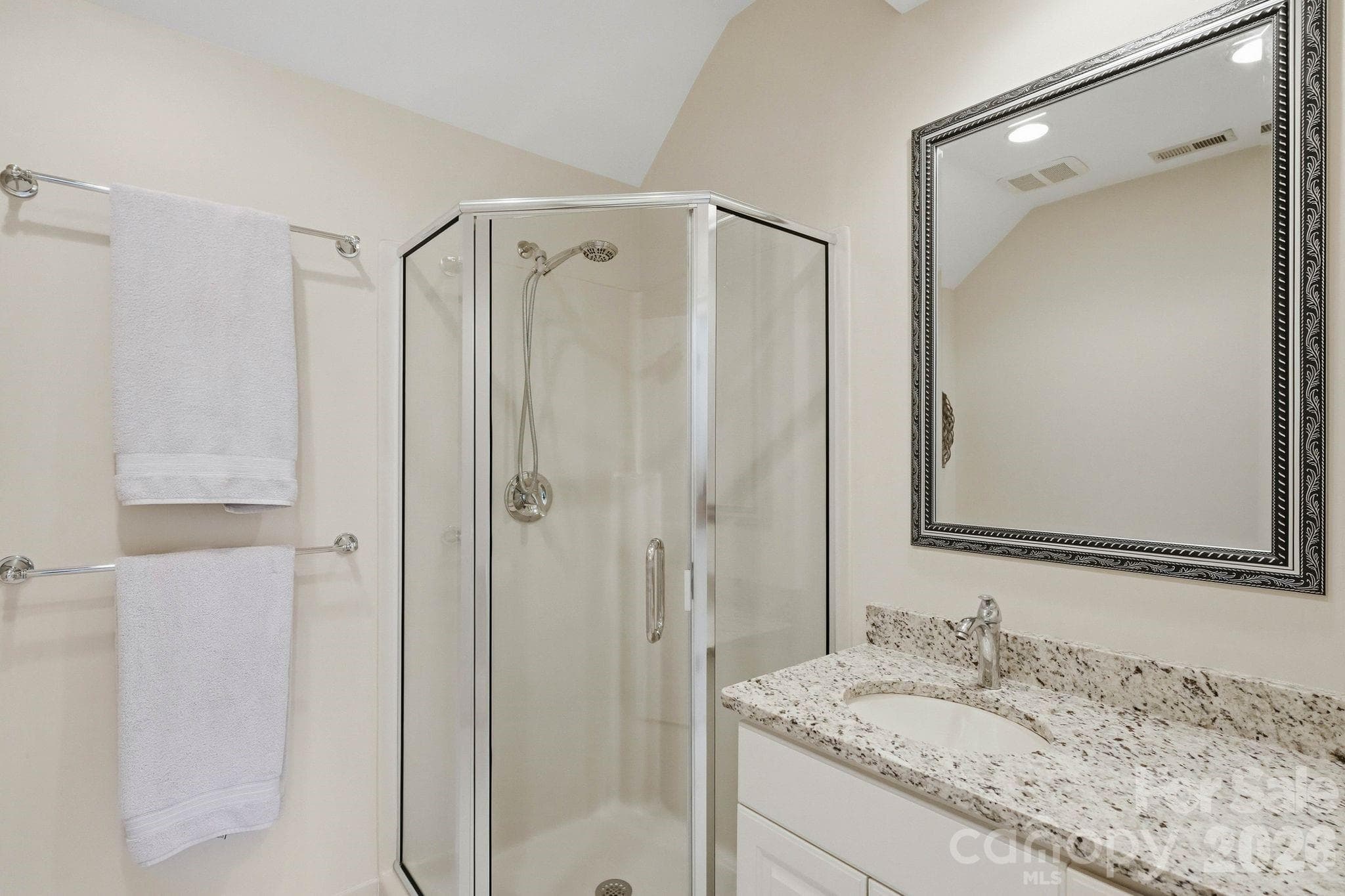 Ensuite bathroom - 6719 Seton House Lane, Charlotte