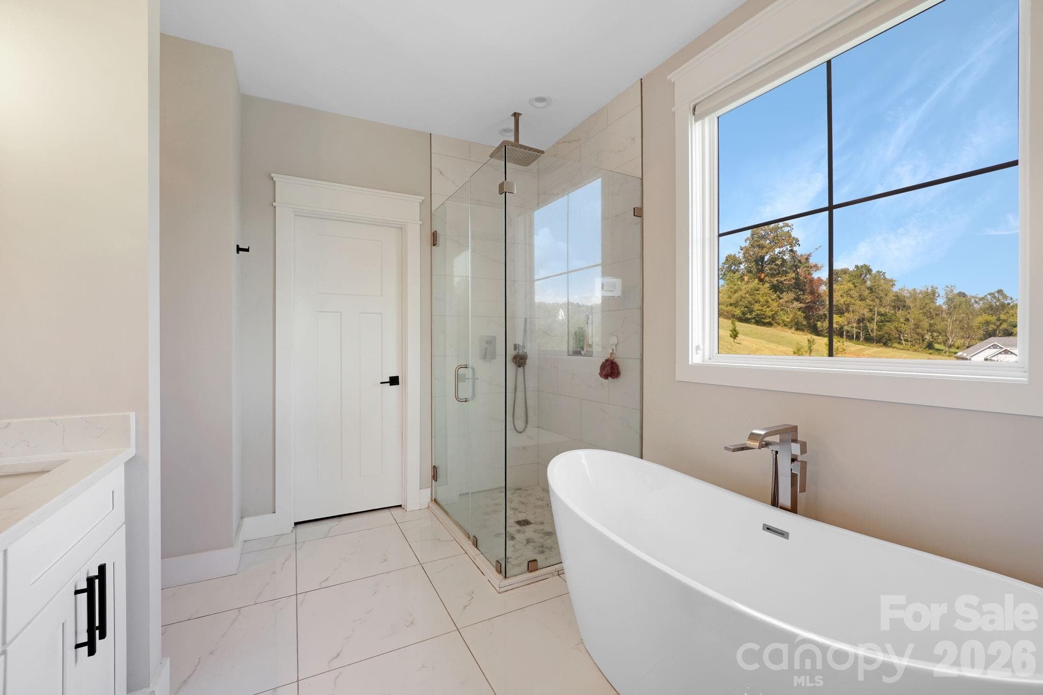 Soaking Tub in Primary Ensuite - 153 Israel Road, Leicester