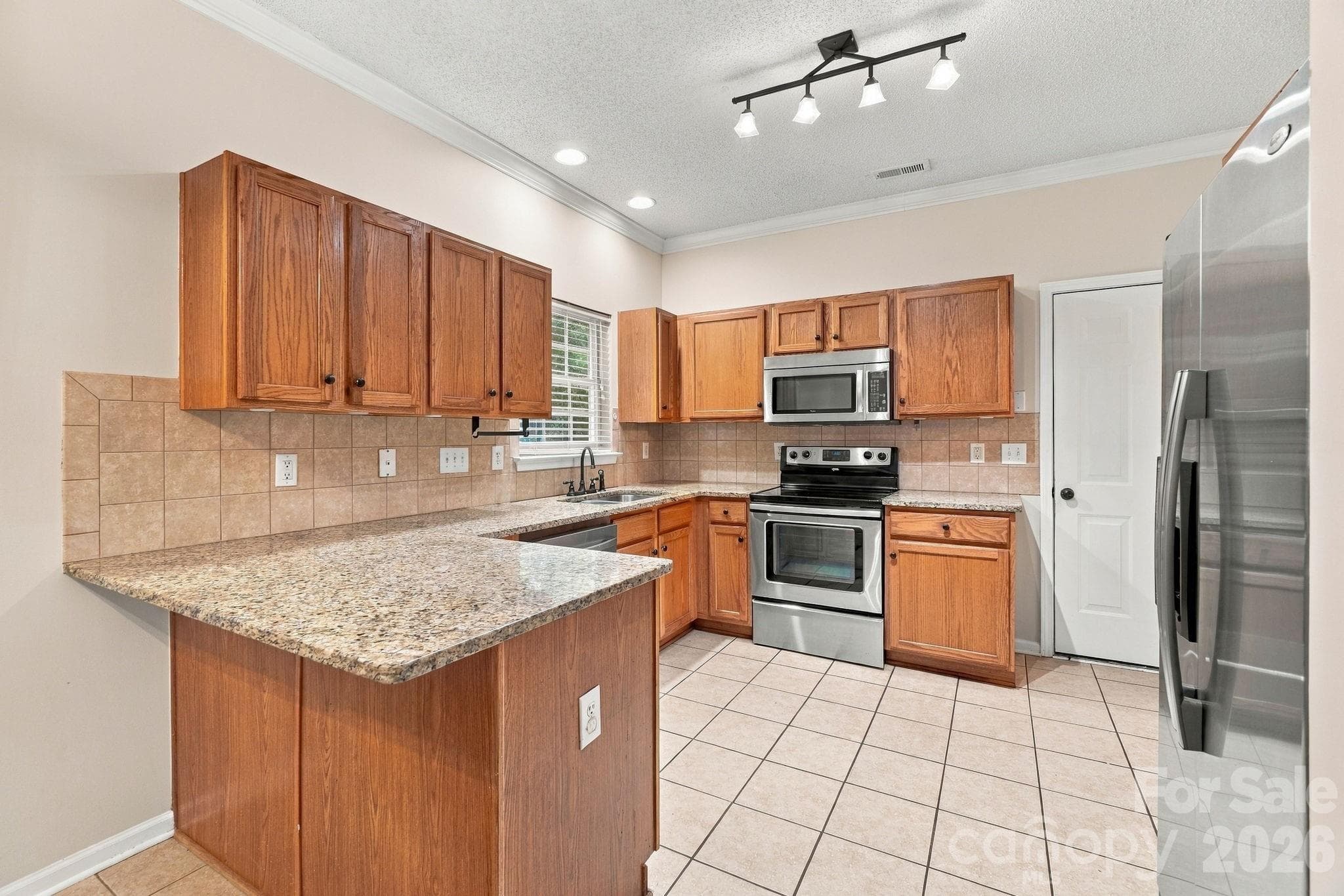 Single Family Residence at 12806 English Walnut Lane, Charlotte, photo 9 of 31