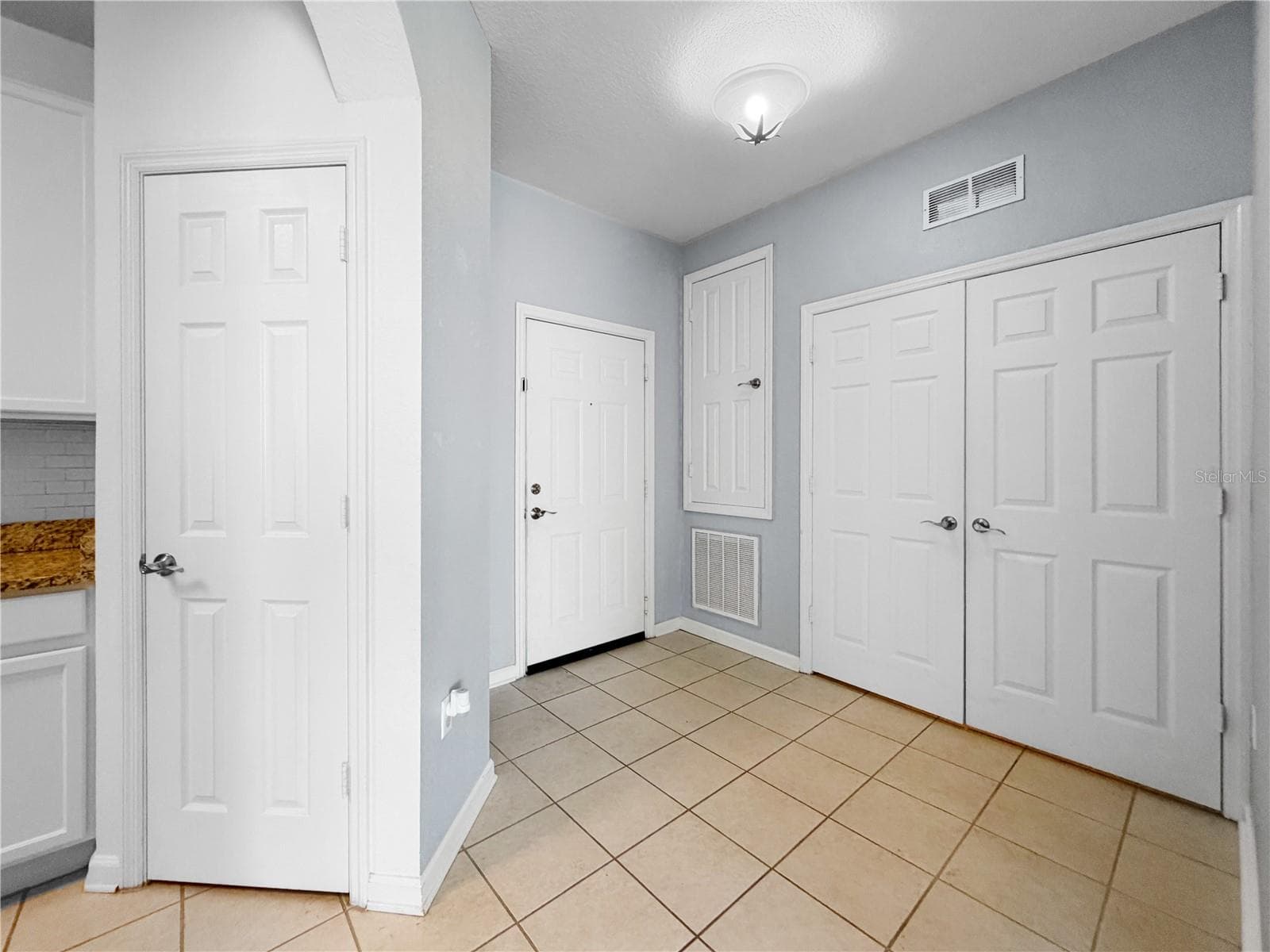 Foyer Entrance, AC Closet, Double doors are the Laundry room. - 6434 CAVA ALTA DR #105, ORLANDO