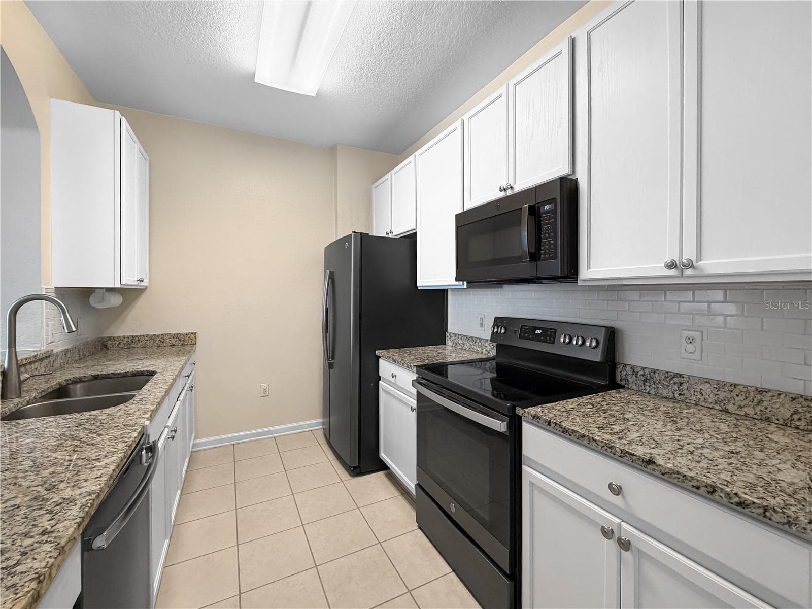 Updated kitchen with granite counters. - 6434 CAVA ALTA DR #105, ORLANDO