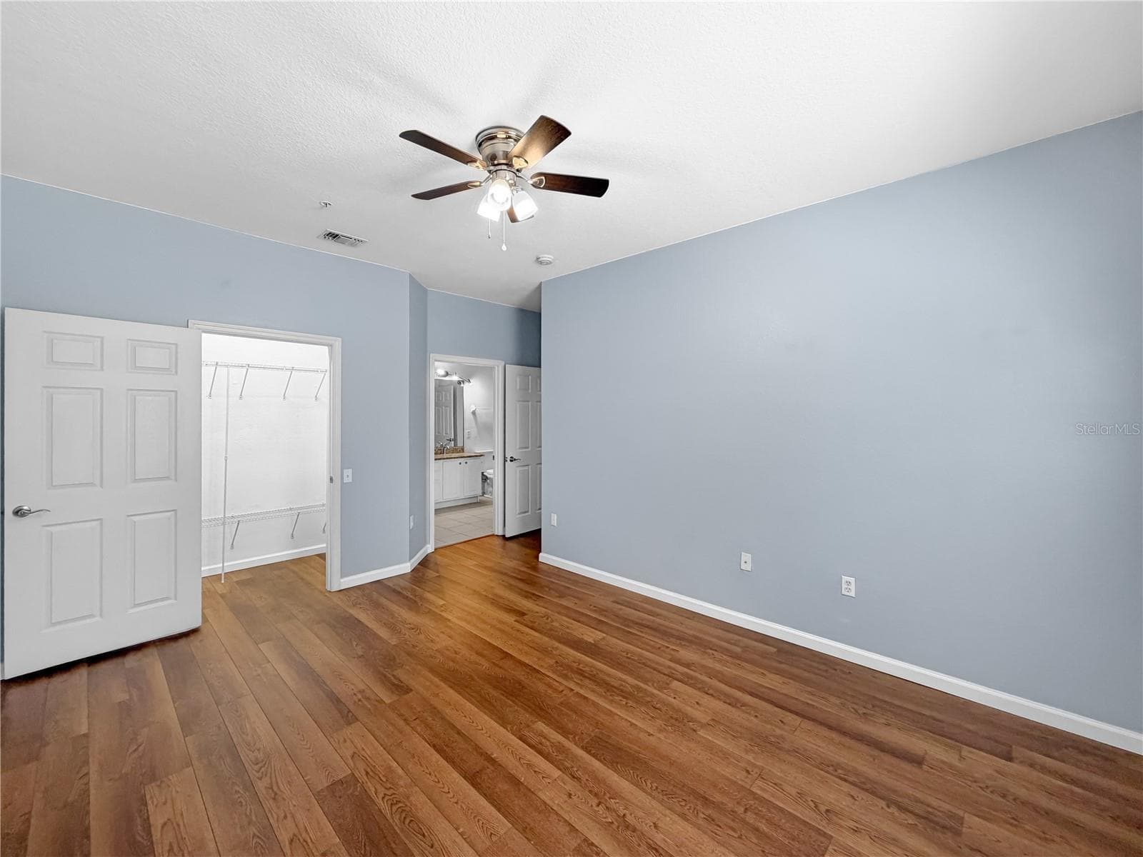 2nd bedroom with walk-in closet and access to the guest bathroom. - 6434 CAVA ALTA DR #105, ORLANDO