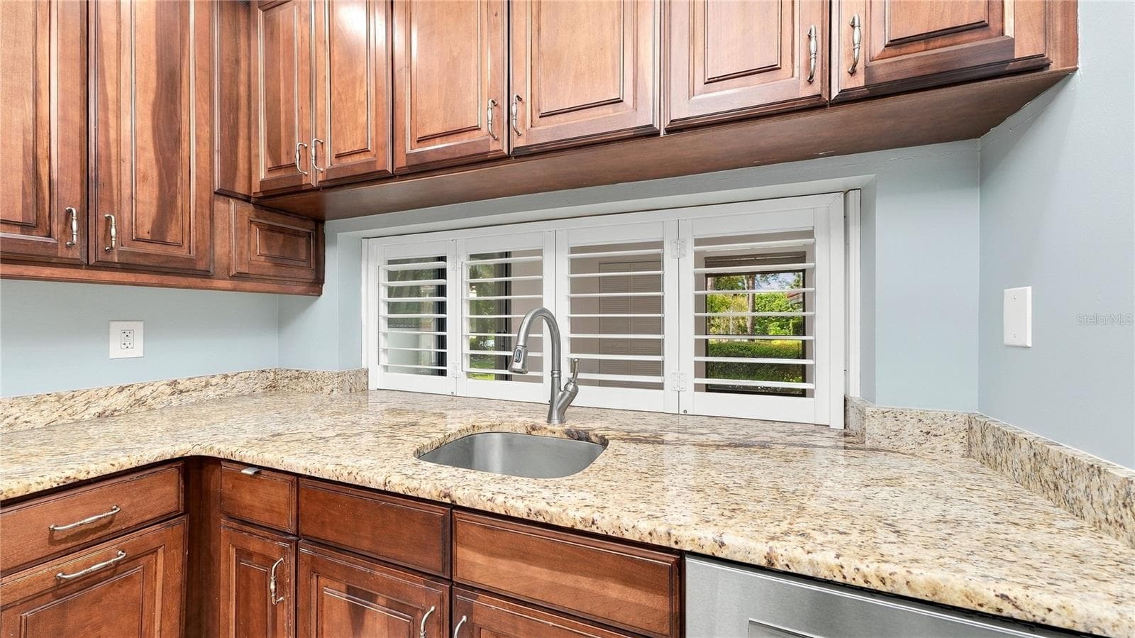 Kitchen - Pass through to Office - 4802 KESTRAL PARK CIR #22, SARASOTA
