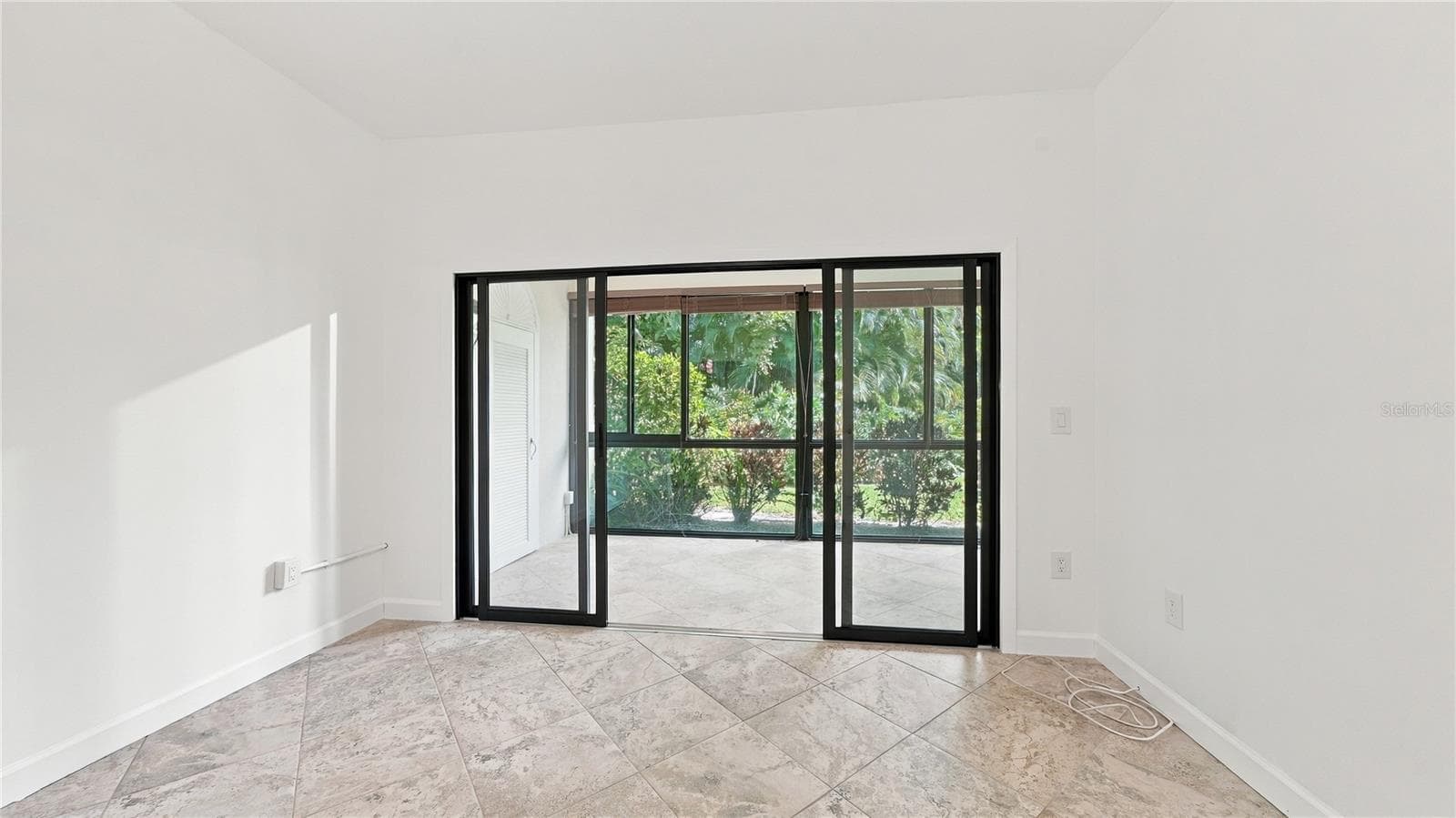 Primary has direct access to A/C Sunroom - 4802 KESTRAL PARK CIR #22, SARASOTA