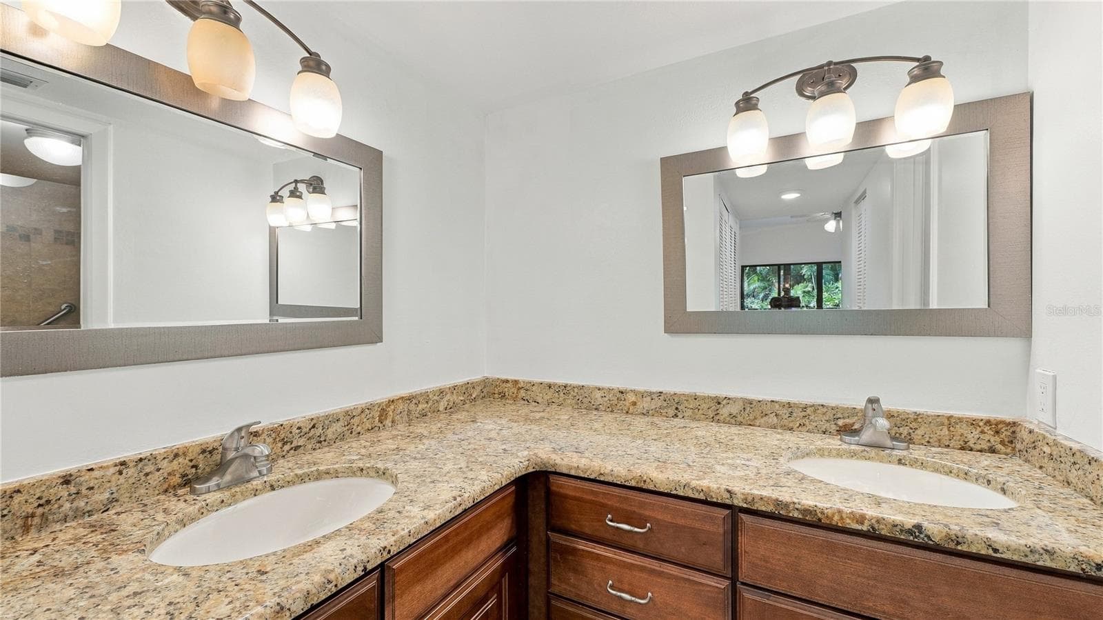 Primary Double Sink Vaniety - 4802 KESTRAL PARK CIR #22, SARASOTA