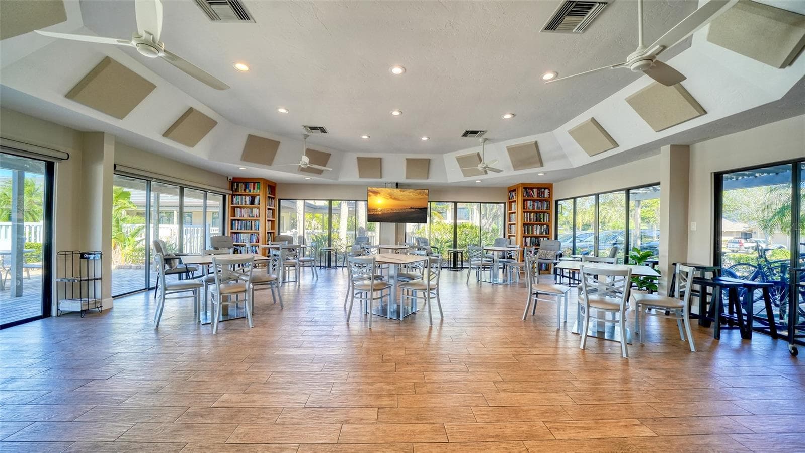 Communal Library and Meet Up Room - 4802 KESTRAL PARK CIR #22, SARASOTA
