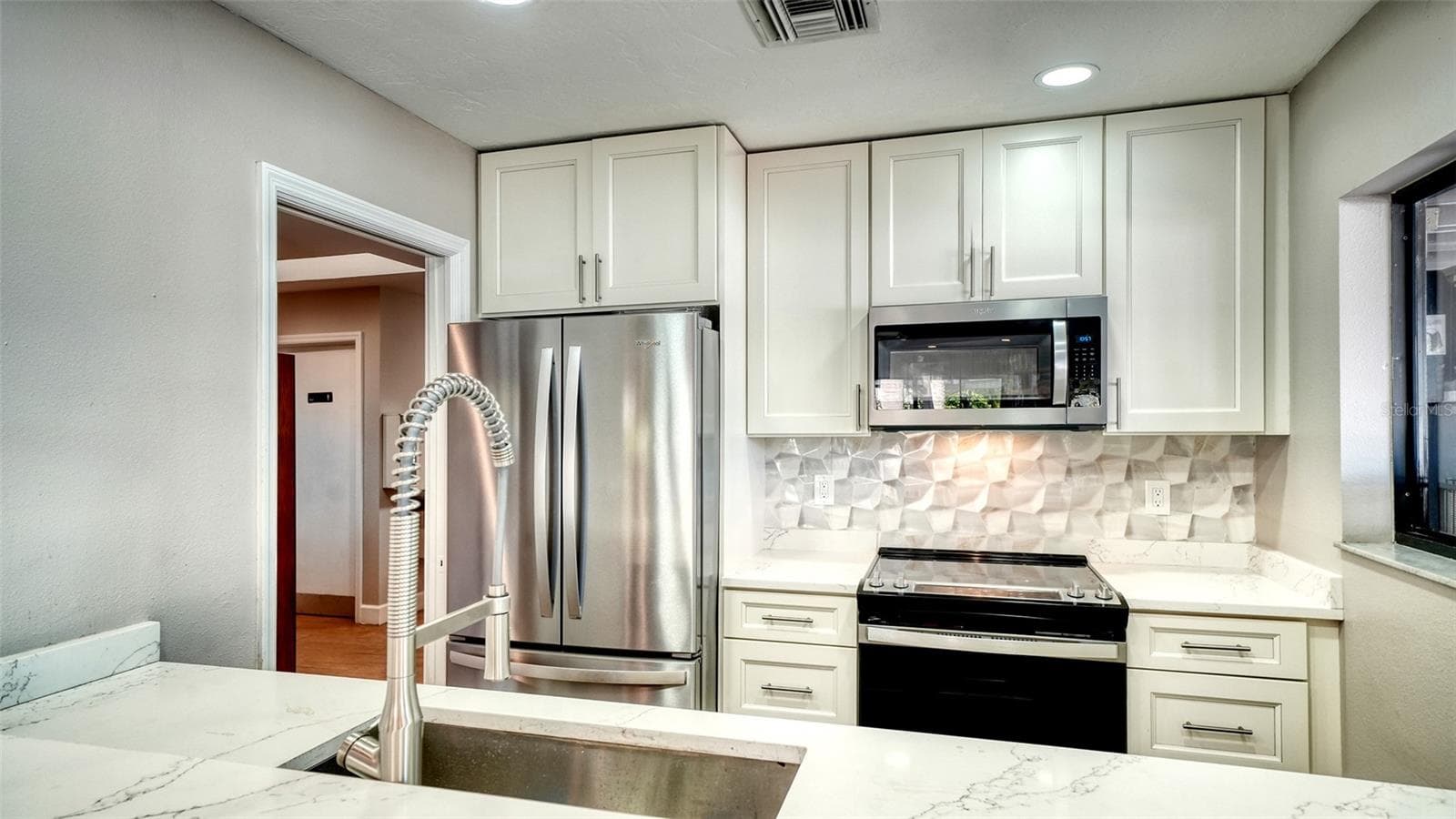Community Kitchen - 4802 KESTRAL PARK CIR #22, SARASOTA