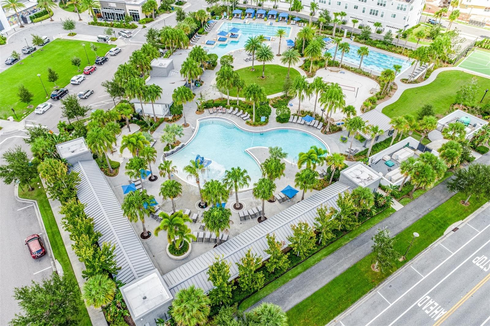 Resort style amenities pair perfectly with the low maitenance modern townhome. - 14061 WALCOTT AVE, ORLANDO