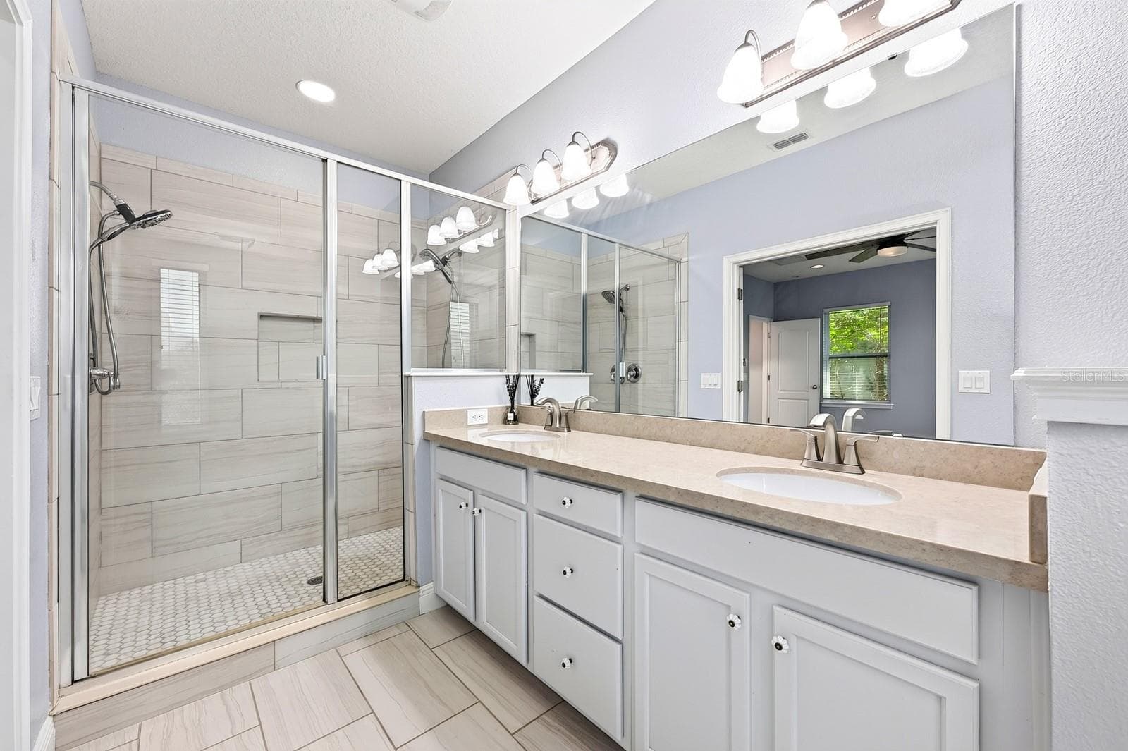 Well appointed private en-suite bath. - 14061 WALCOTT AVE, ORLANDO