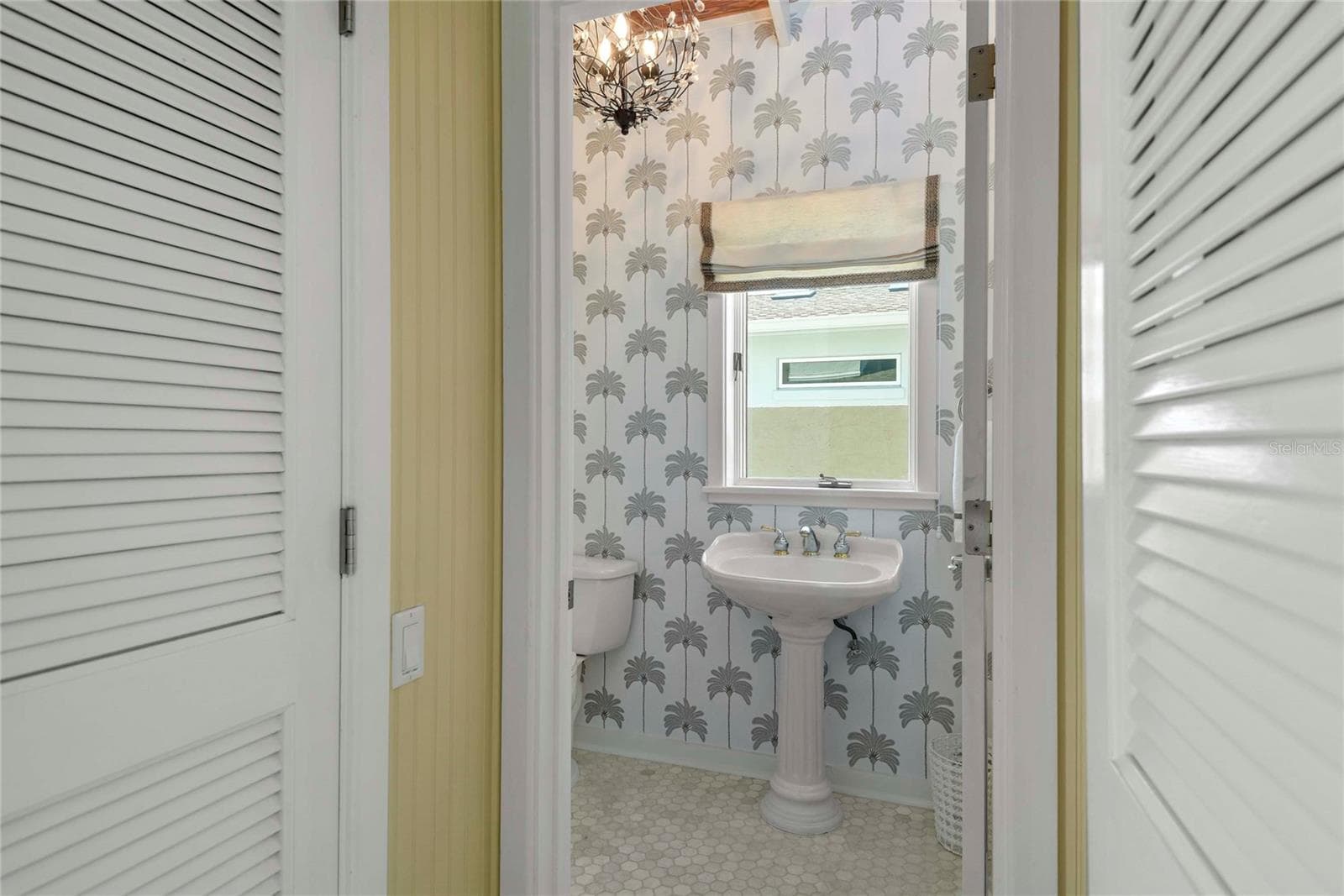 Powder Room adjacent to Florida Room - 1215 COMMODORE DR, NEW SMYRNA BEACH