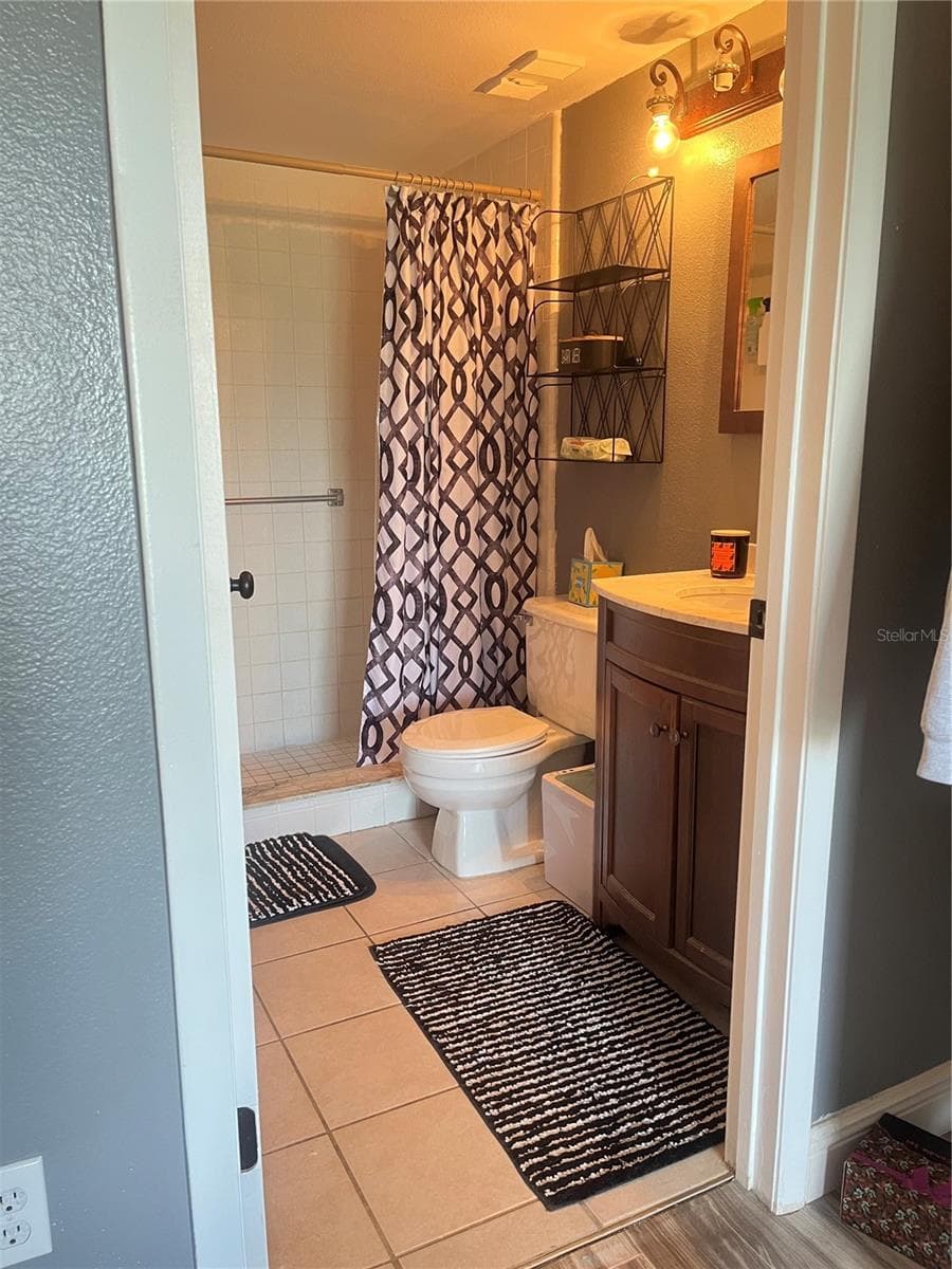 Master Bathroom With Walk-in shower - 3188 LAKE PINE WAY S #E1, TARPON SPRINGS