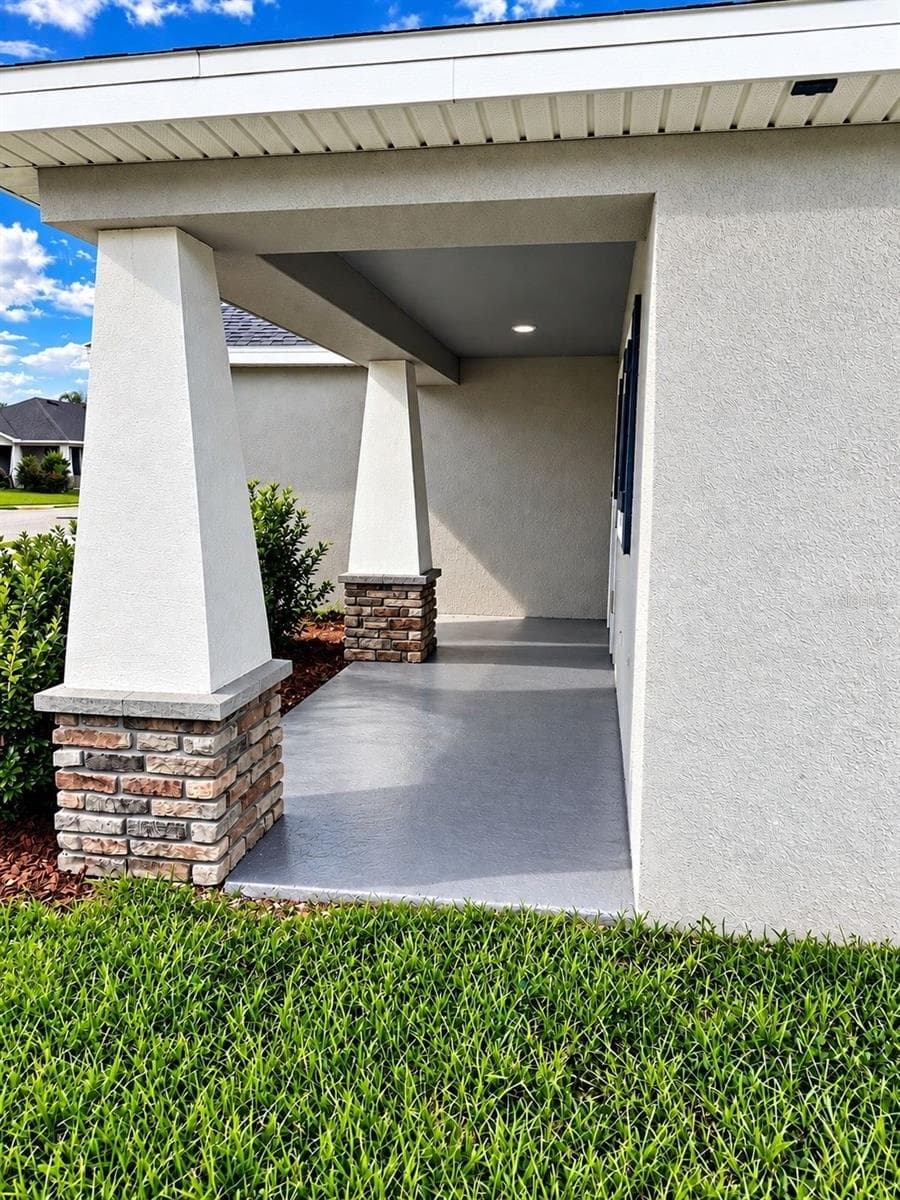 Single Family Residence at 824 VIENNA DR, WINTER HAVEN, photo 3 of 26