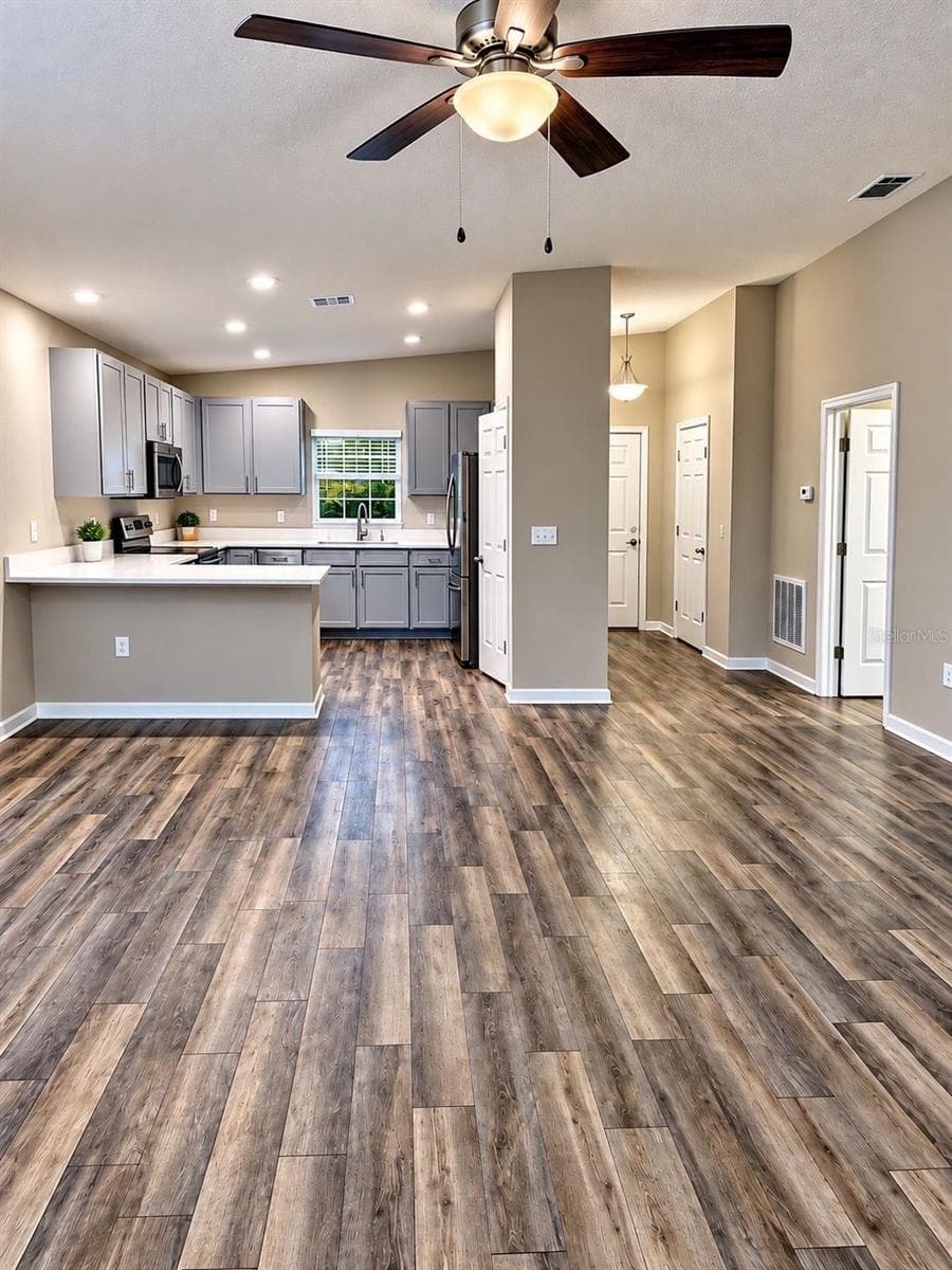Single Family Residence at 824 VIENNA DR, WINTER HAVEN, photo 10 of 26