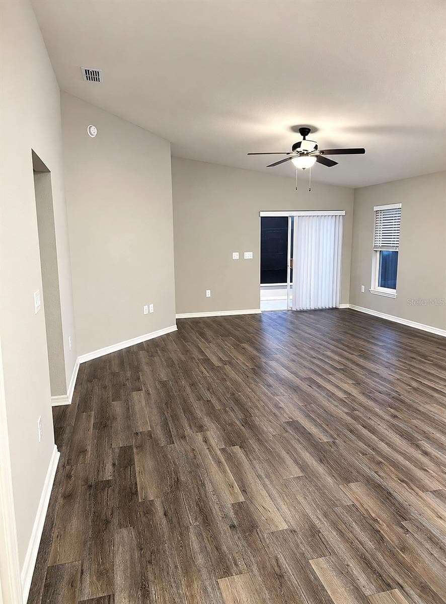 Single Family Residence at 824 VIENNA DR, WINTER HAVEN, photo 13 of 26