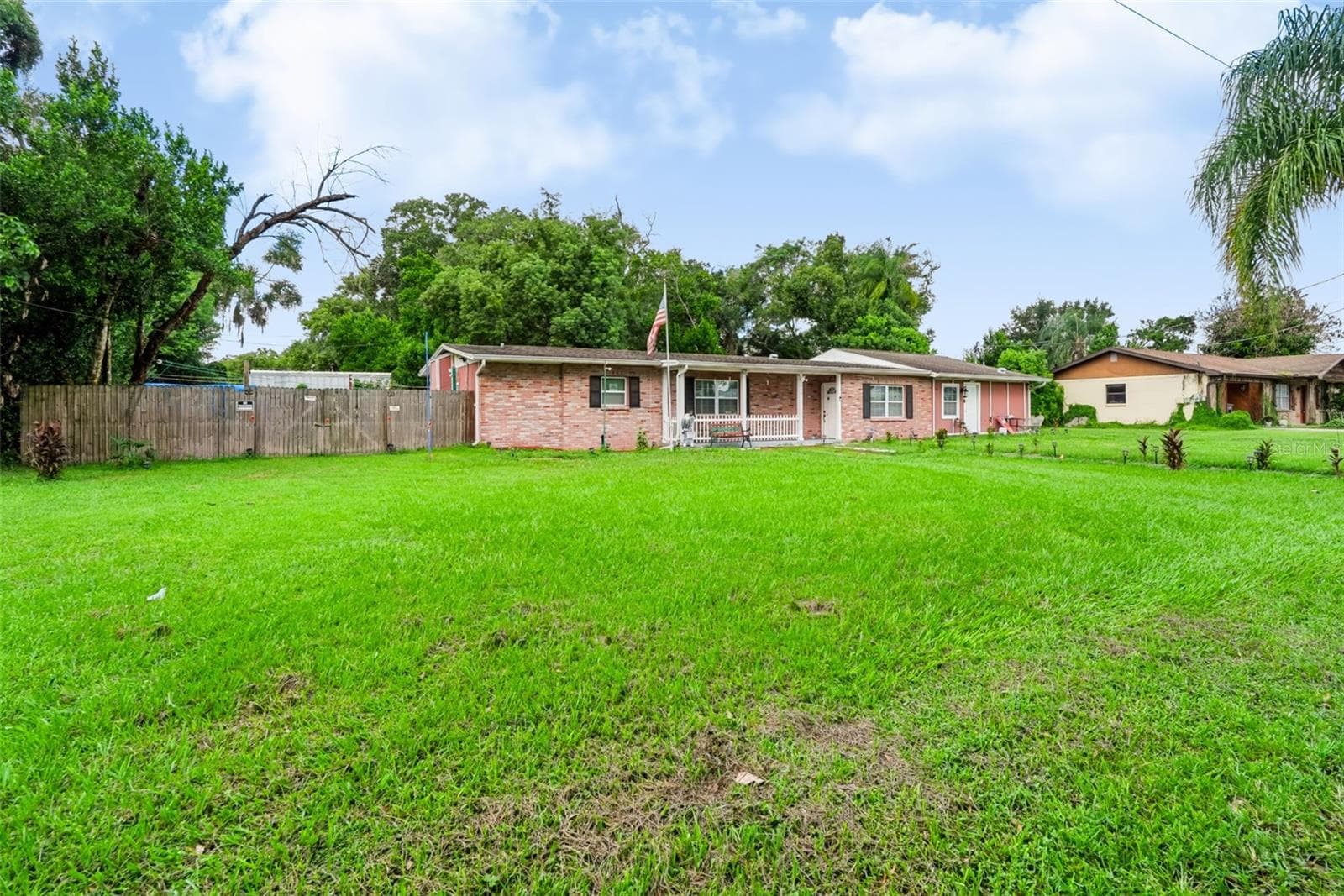 Single Family Residence at 2409 GIDDENS AVE, SEFFNER, photo 2 of 41