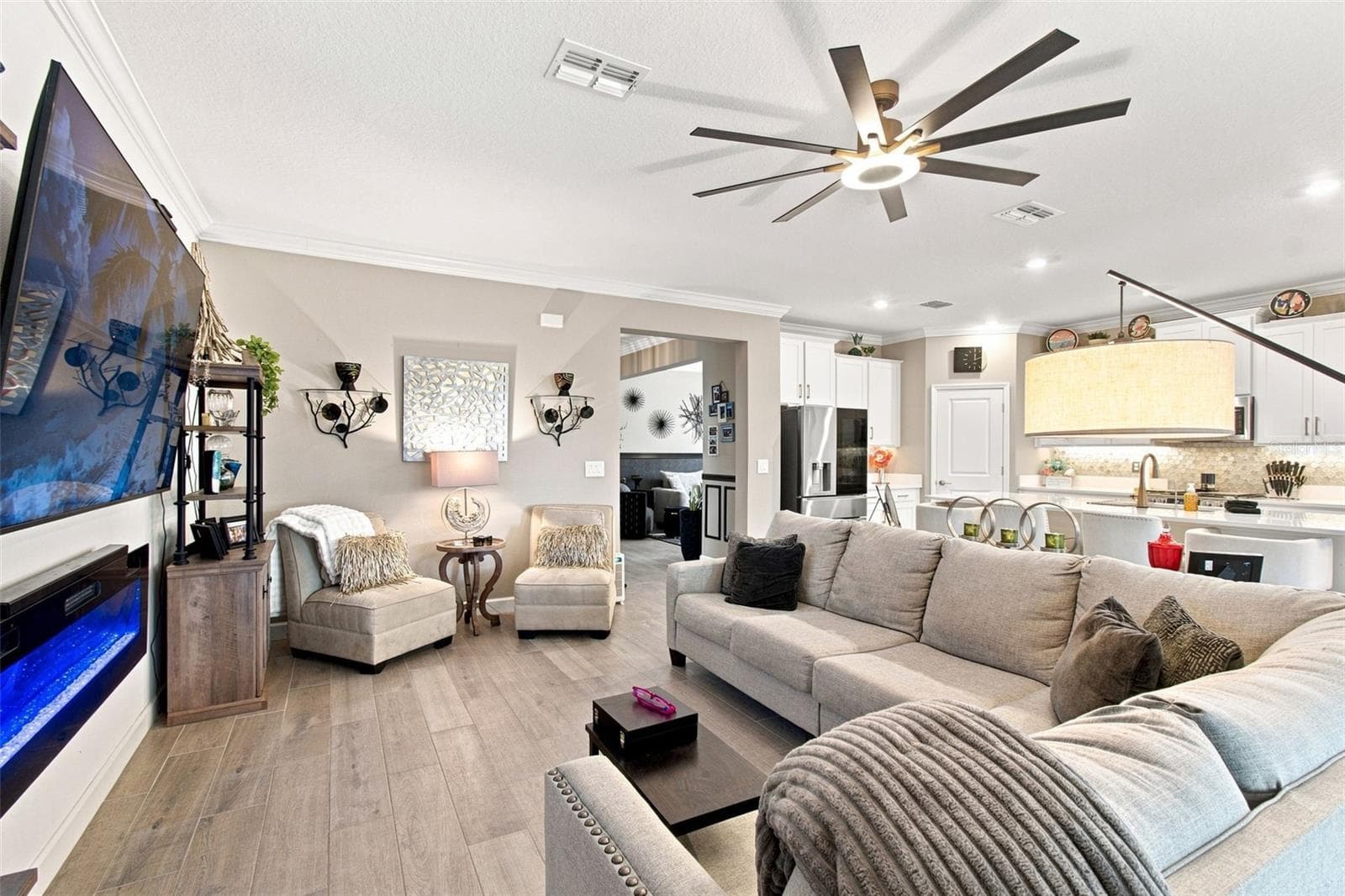Single Family Residence at 17408 HOLLY WELL AVE, WIMAUMA, photo 6 of 40