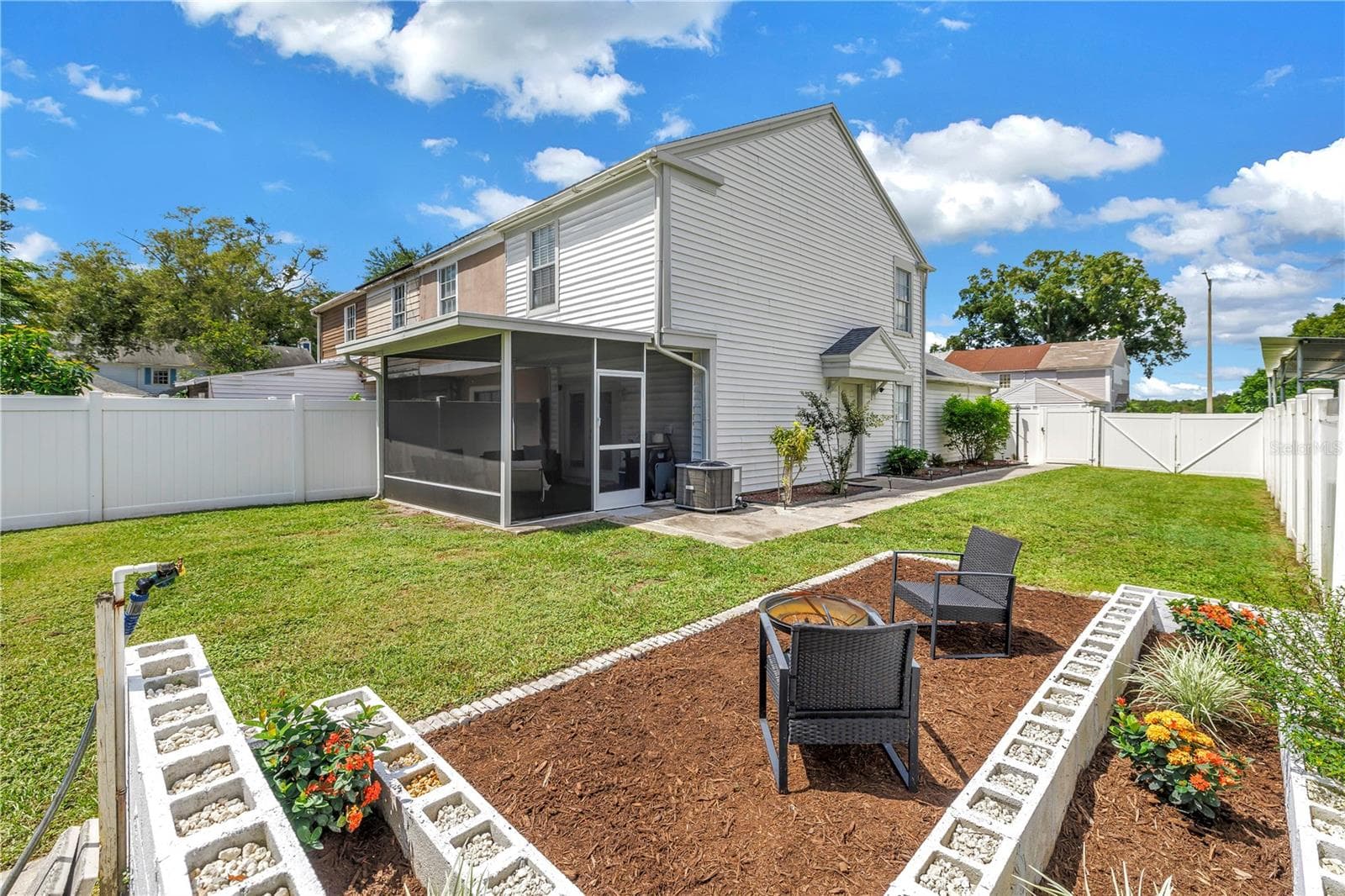 Townhouse at 6240 OAK CLUSTER CIR, TAMPA, photo 2 of 28