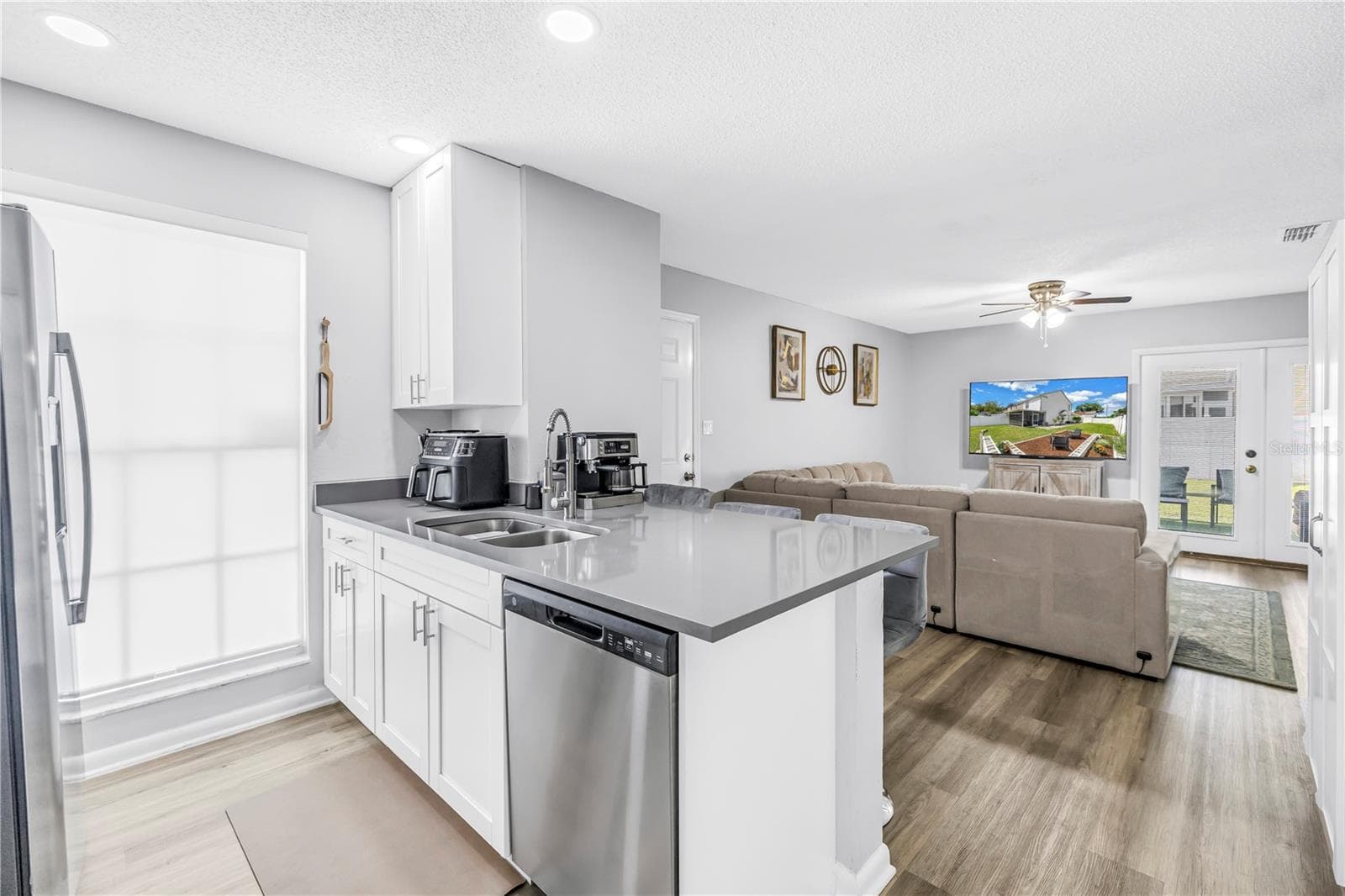 Townhouse at 6240 OAK CLUSTER CIR, TAMPA, photo 10 of 28