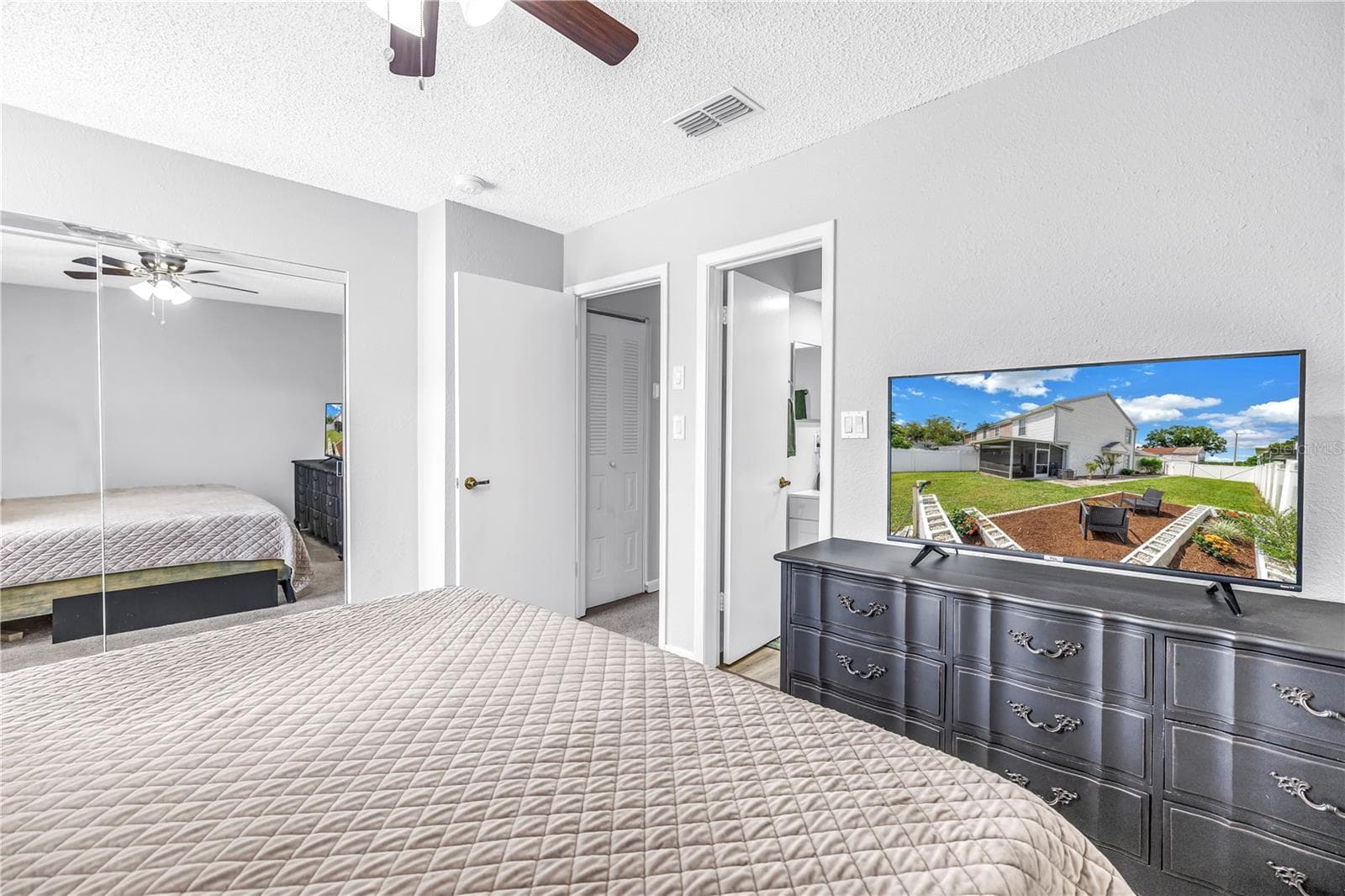 Townhouse at 6240 OAK CLUSTER CIR, TAMPA, photo 14 of 28
