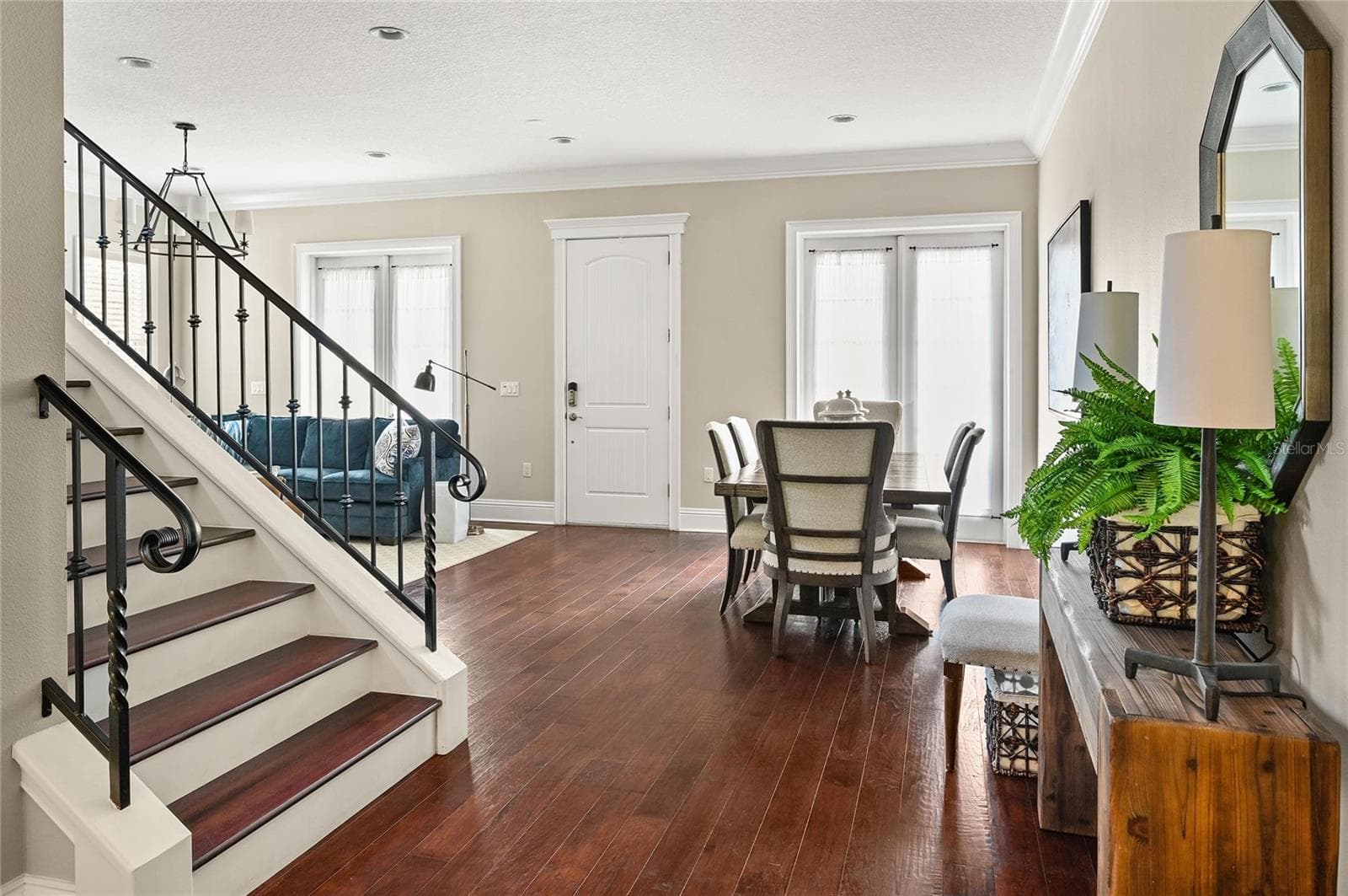 Hardwood floors and crown mouldings elevate the look of the interior while creating a cozy atmosphere. - 1951 WINTER PARK RD, WINTER PARK