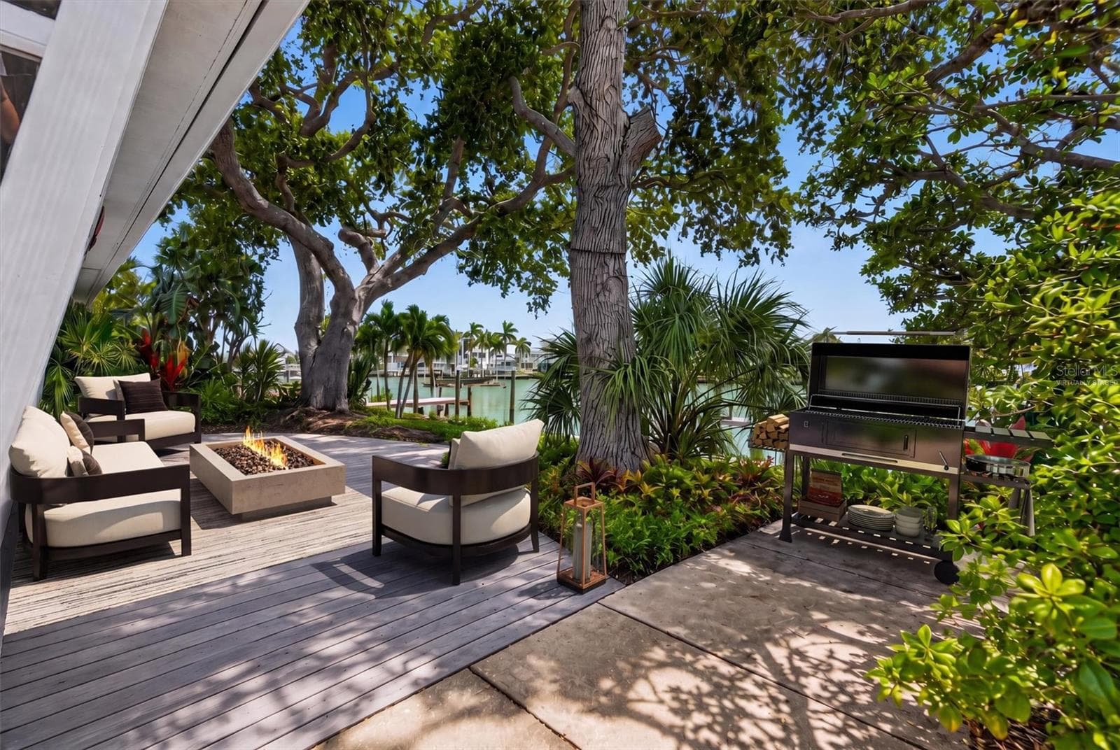 Virtually staged - 541 LILLIAN DR, MADEIRA BEACH