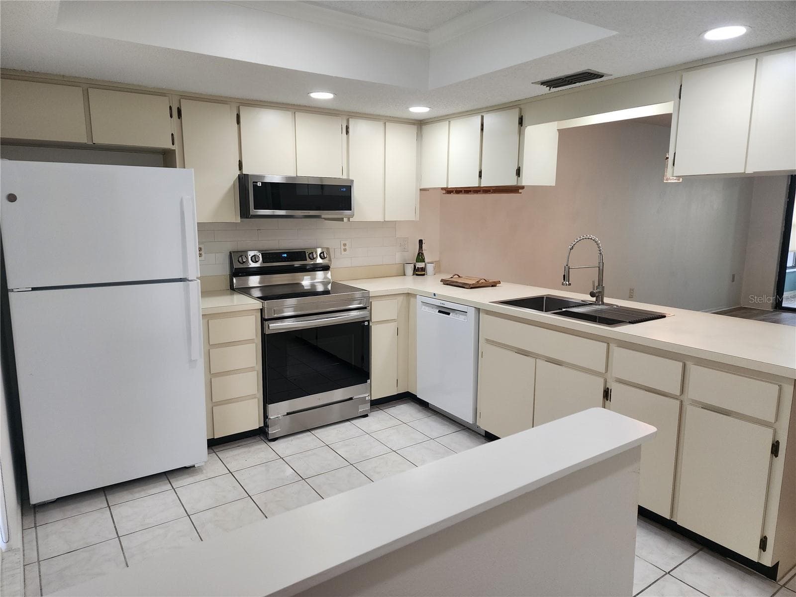 Condominium at 7517 GREYSTONE DR #N/A, HUDSON, photo 4 of 20