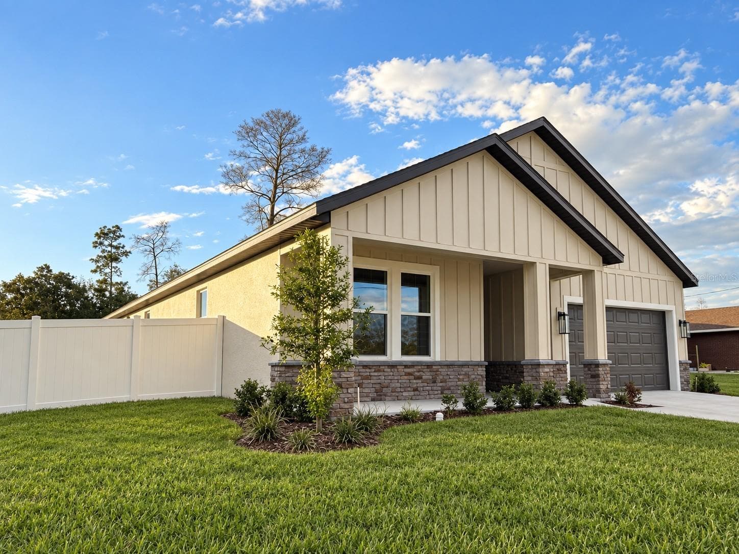 Single Family Residence at 10153 LYNNHAVEN RD, SPRING HILL, photo 2 of 46