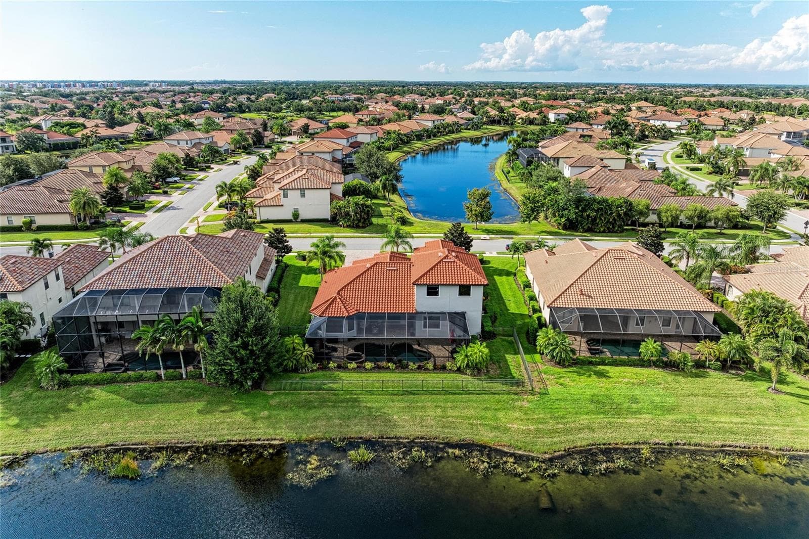 Single Family Residence at 5672 CLOVERLEAF RUN, LAKEWOOD RANCH, photo 2 of 84