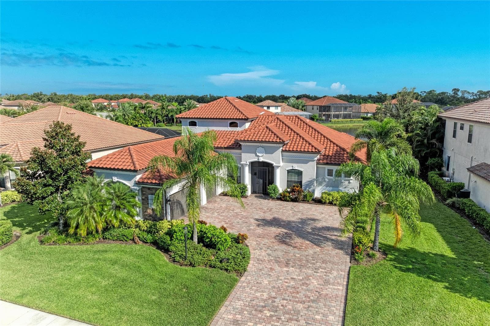 Single Family Residence at 5672 CLOVERLEAF RUN, LAKEWOOD RANCH, photo 3 of 84