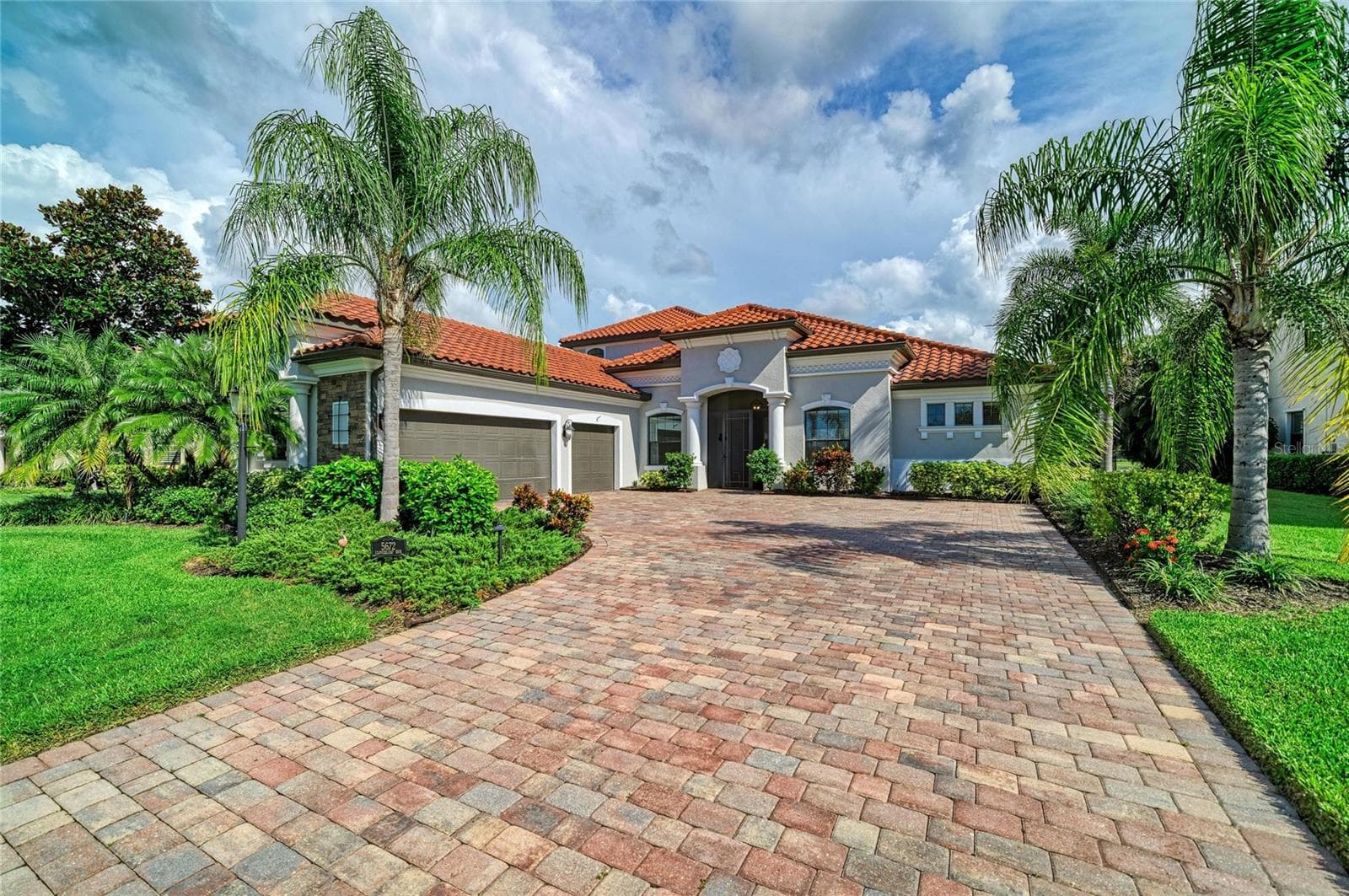 Single Family Residence at 5672 CLOVERLEAF RUN, LAKEWOOD RANCH, photo 6 of 84